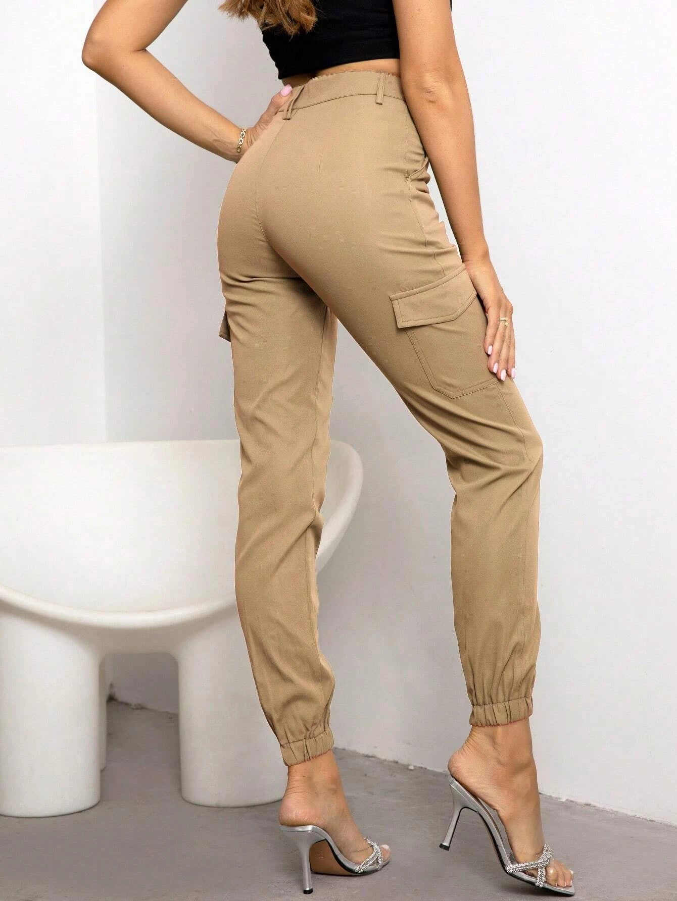 Casual Flap Pocket Cargo Pants in Black – waistband detail