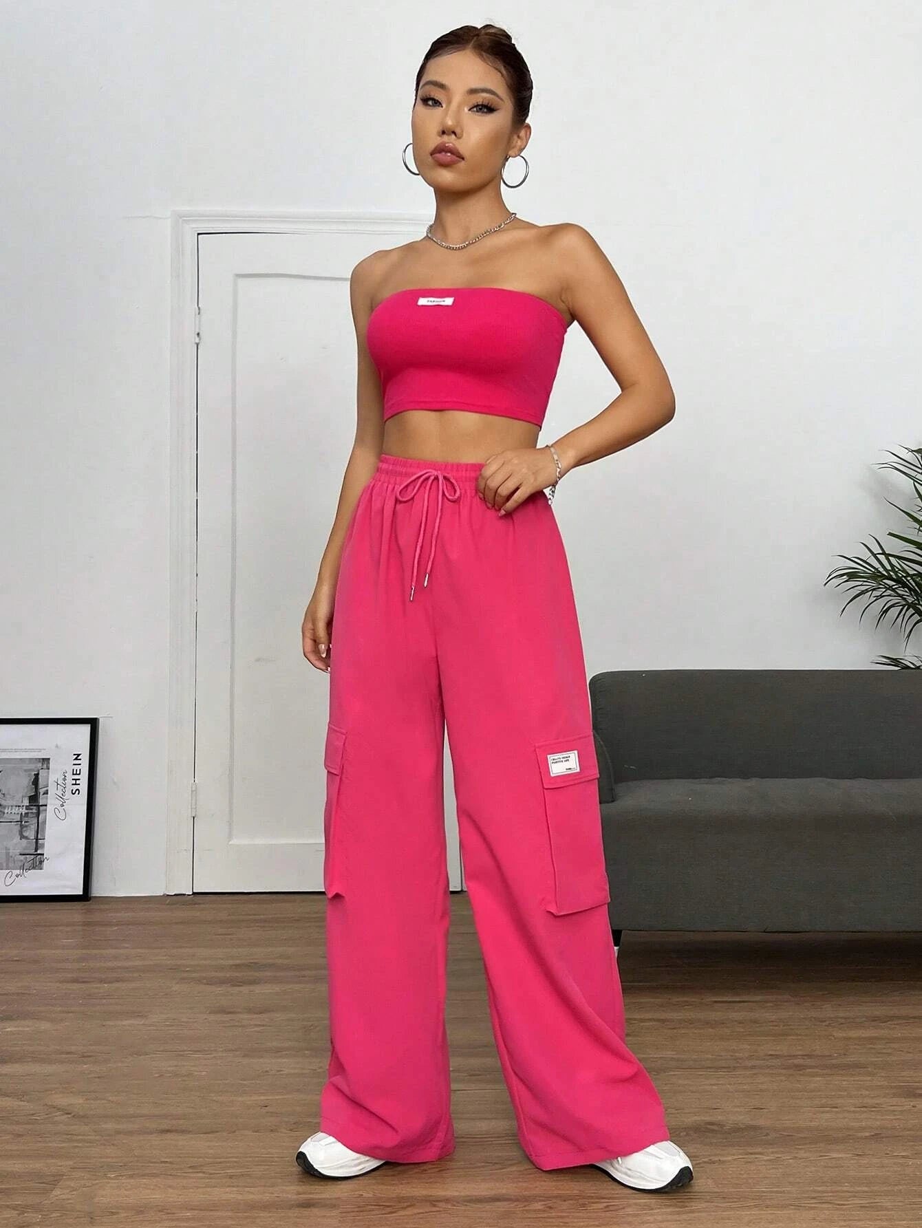 Letter Patched Tube Top And Drawstring Waist Cargo Pants - Stretch Comfo – pocket detail close-up