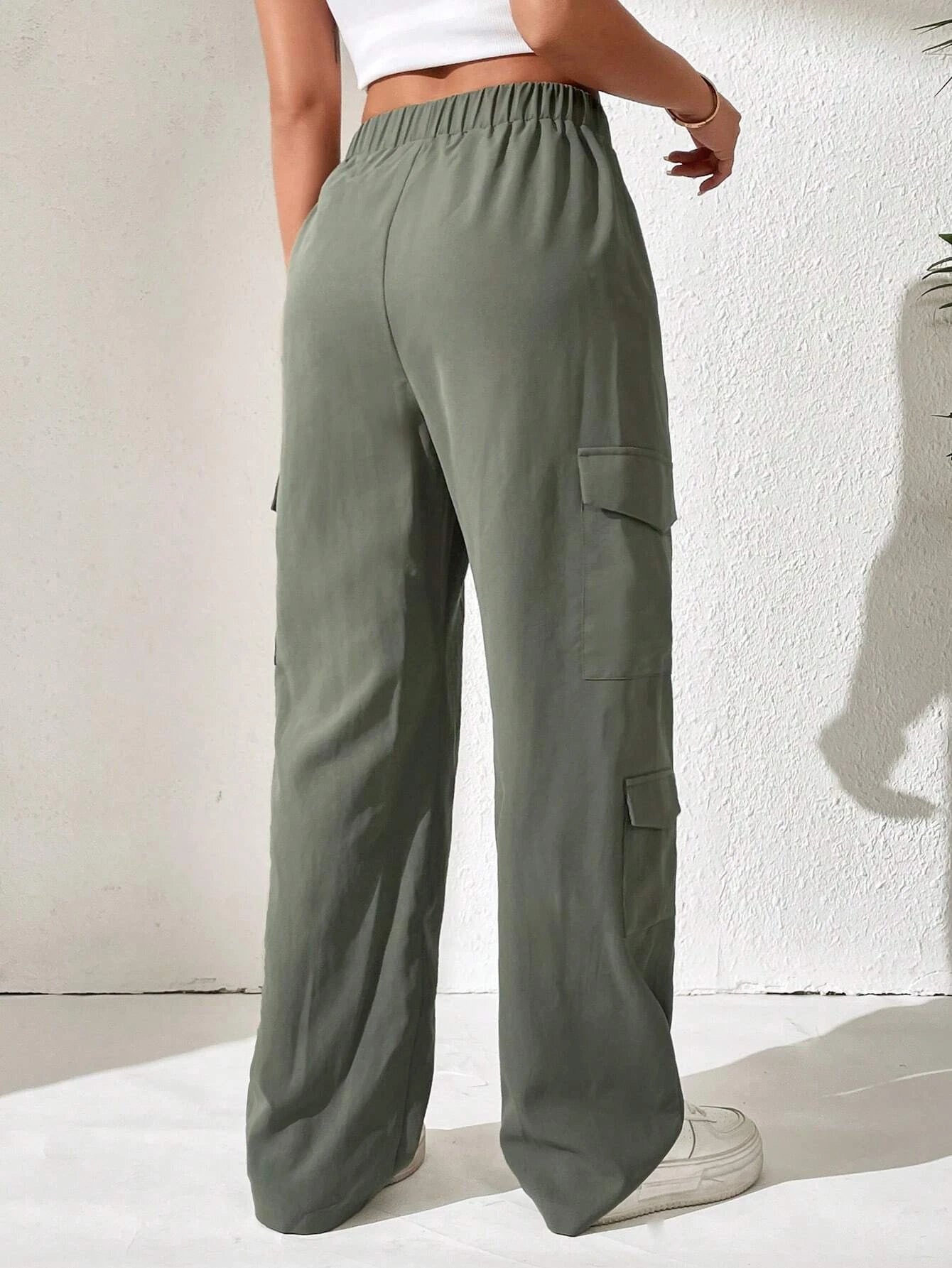 Solid Colored Cargo Pants With Flap Pocket – back view detail