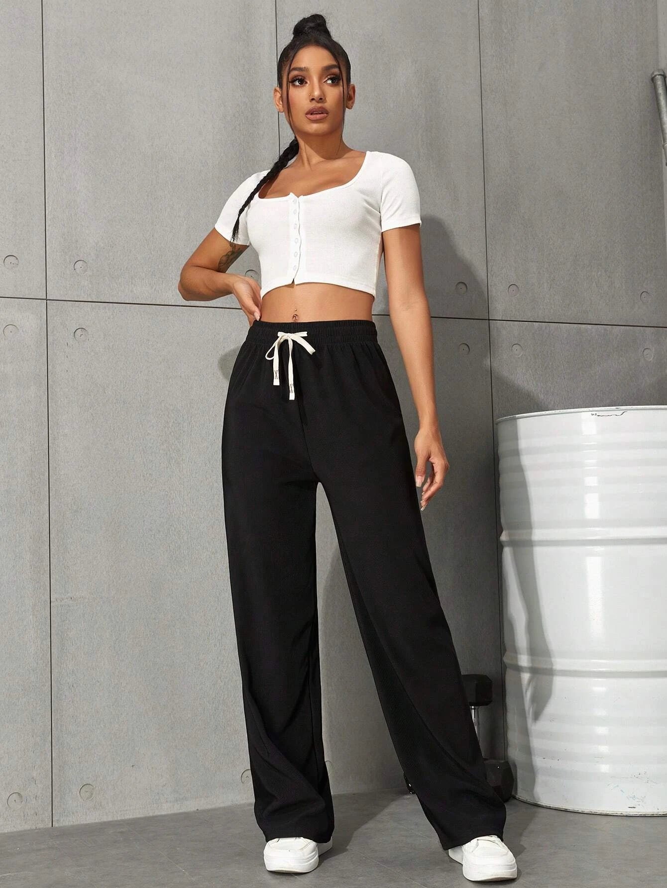 Drawstring Waist Flap Pocket Wide Leg Cargo Pants – pocket detail close-up