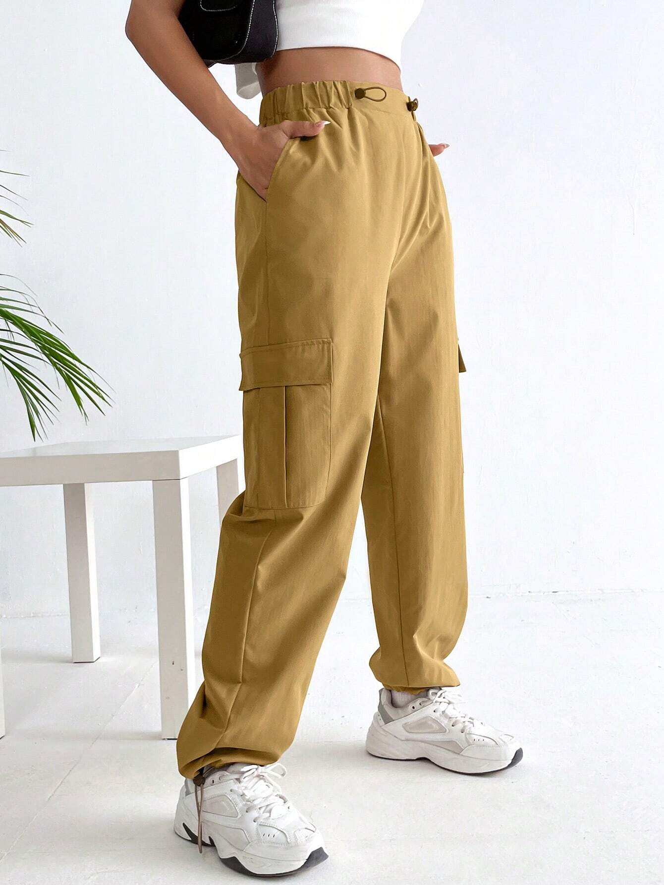 Flap Pocket Side Drawstring Hem Cargo Pants – waistband detail