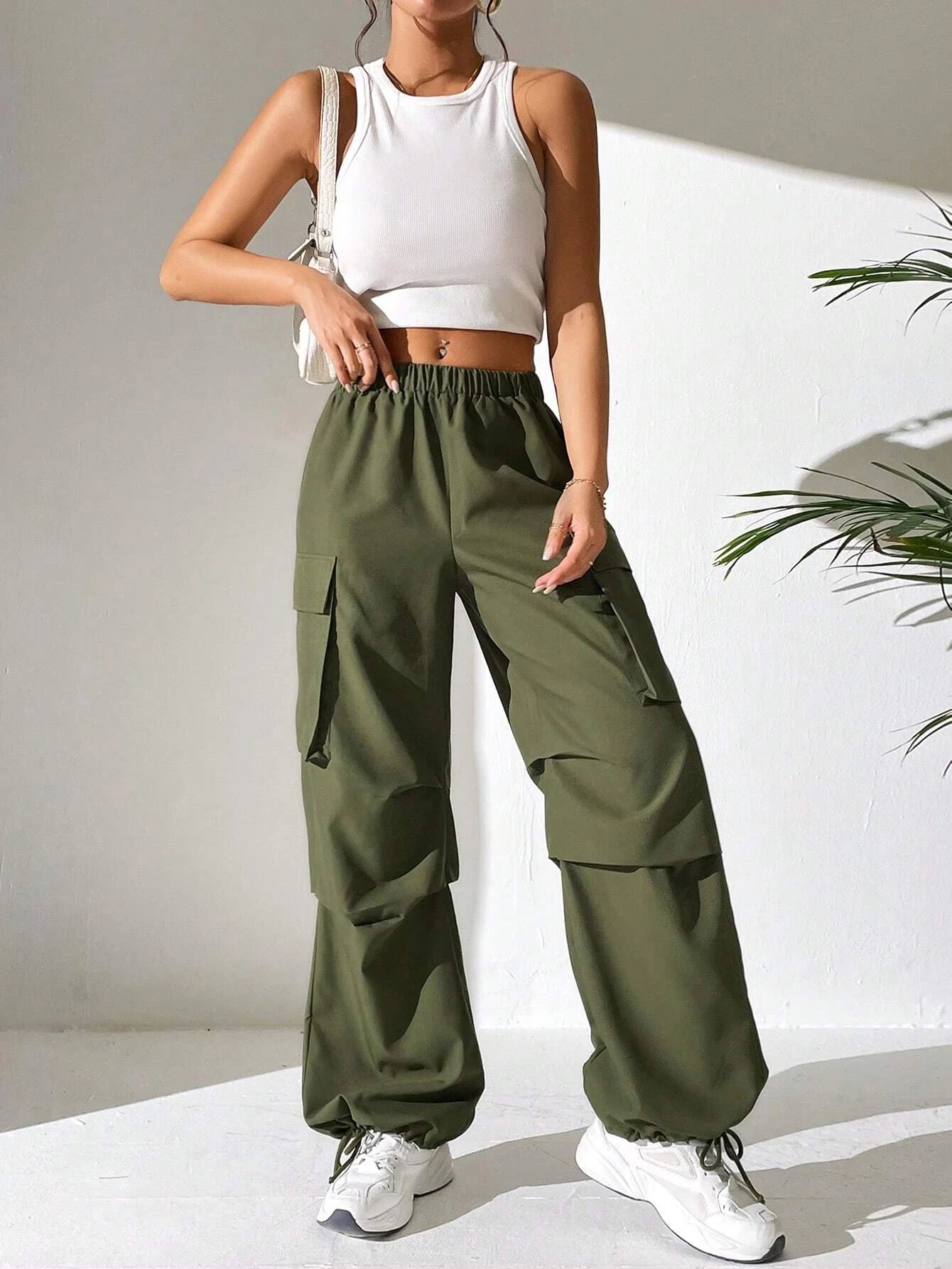 Casual Flap Pocket Side Plain Cargo Pants Style 1 – pocket detail close-up