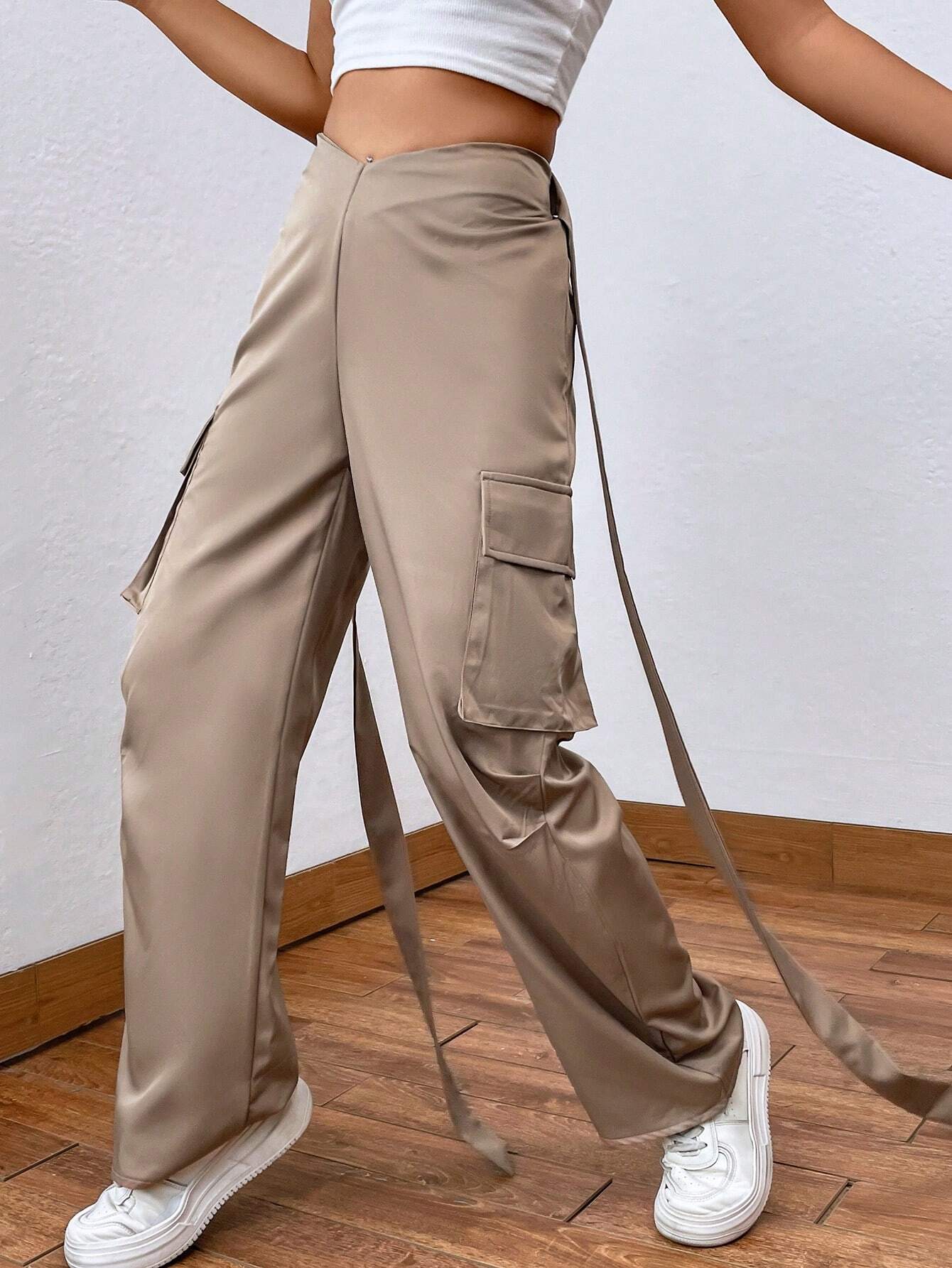 Criss Cross Flap Pocket Side Cargo Pants – pocket detail close-up