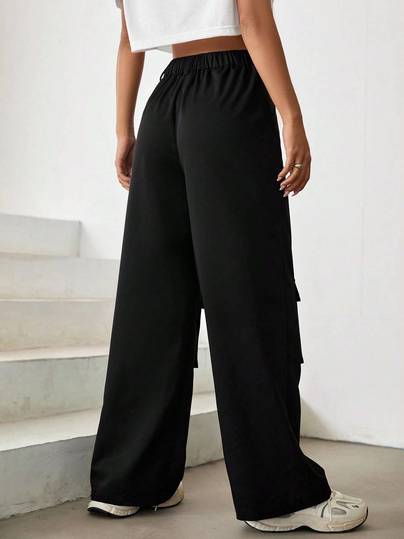 Long Flap Pocket Cargo Pants Style 1 – back view detail