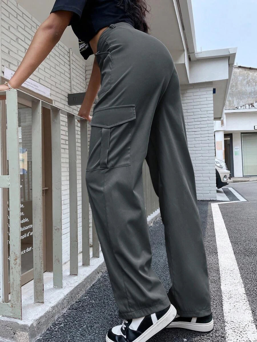 Easy Wear High Waist Flap Pocket Side Cargo Pants – model wearing view