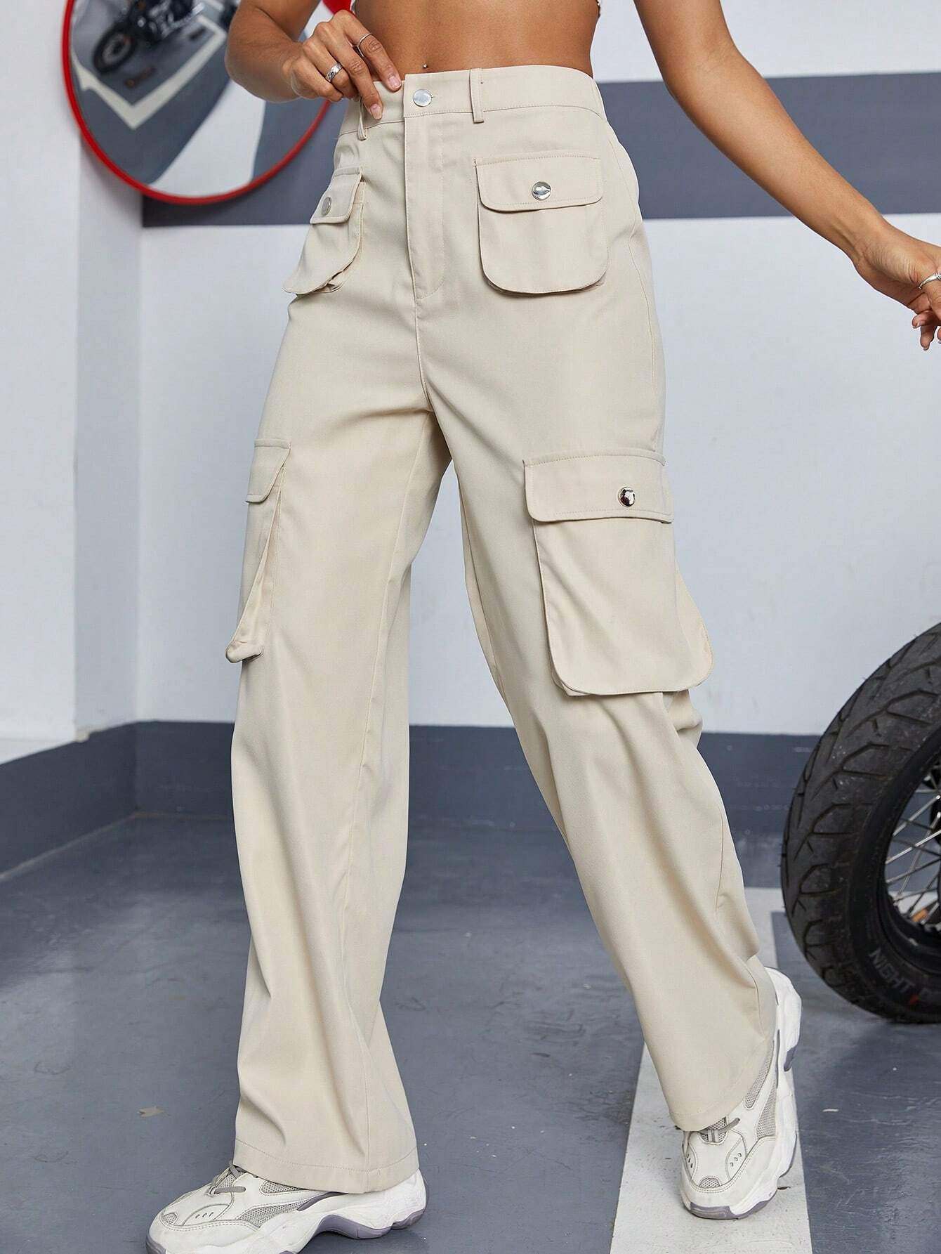 Casual Pocket Cargo Pants in Gray – pocket detail close-up