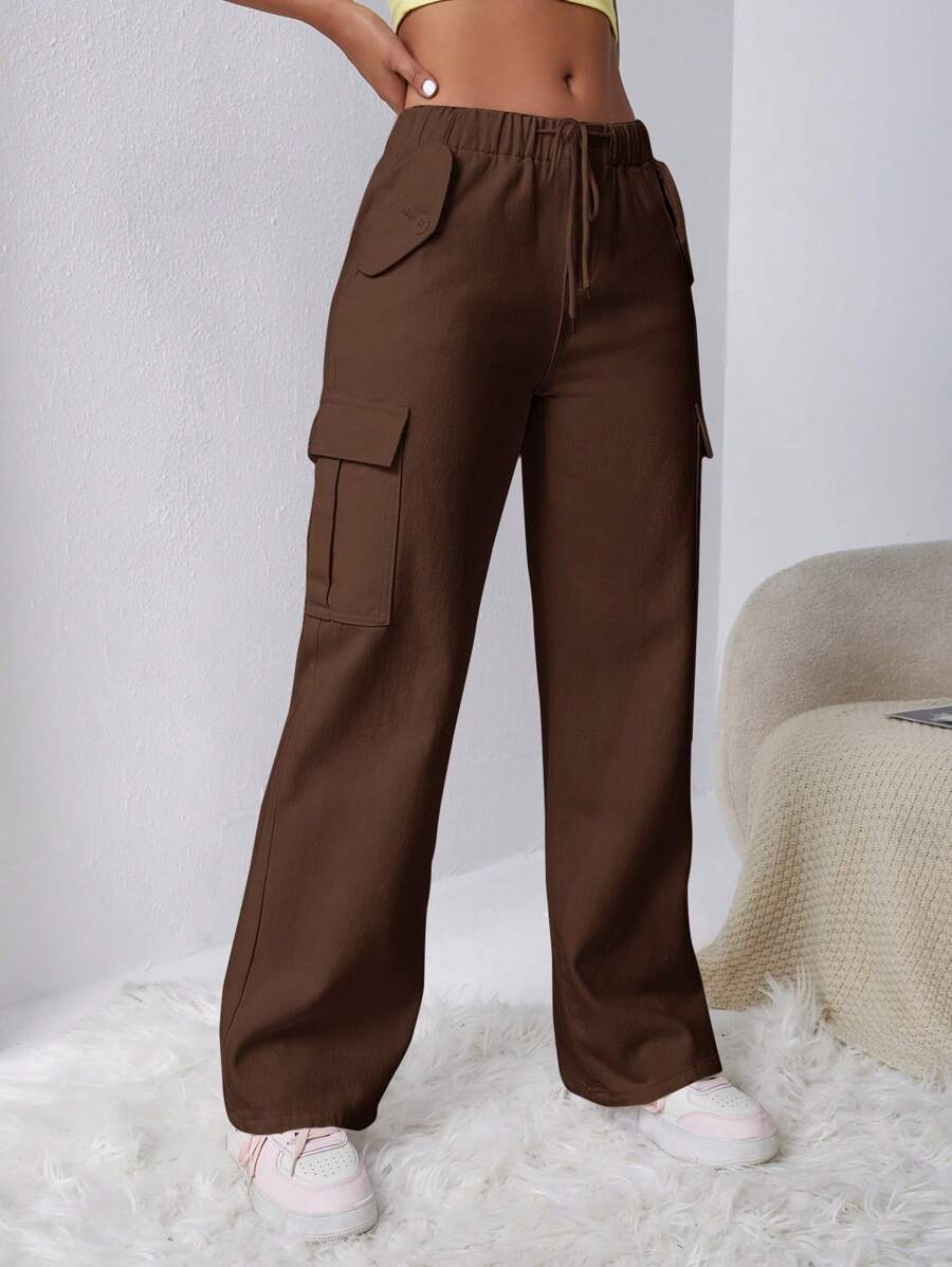 Drawstring Waist Flap Pocket Cargo Jeans in Green – waistband detail