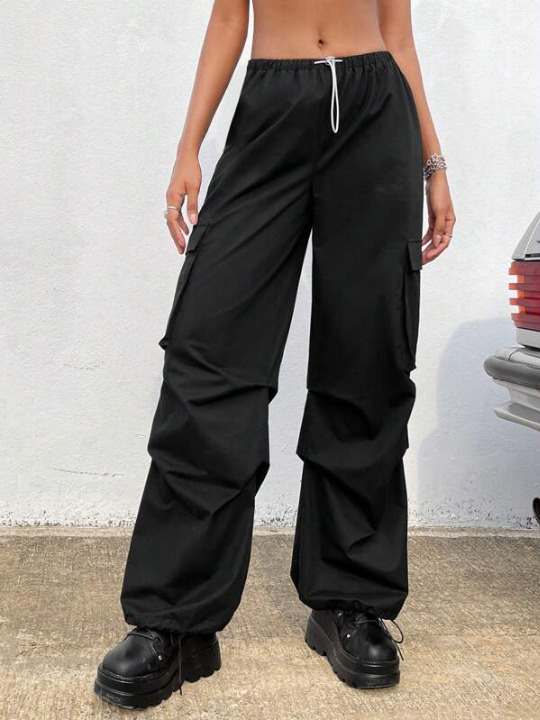 Cargo Pants With Flap Pocket Drawstring – pocket detail close-up
