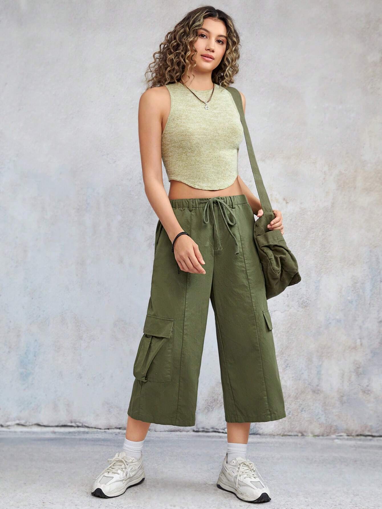 Flap Pocket Side Drawstring Waist Capri Pants – pocket detail close-up