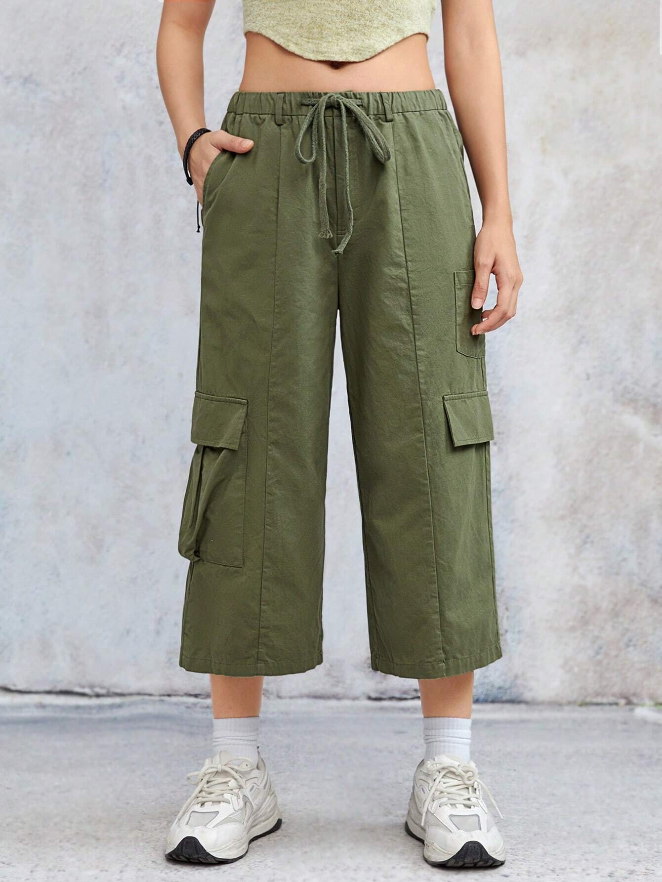 Flap Pocket Side Drawstring Waist Capri Pants – side profile view