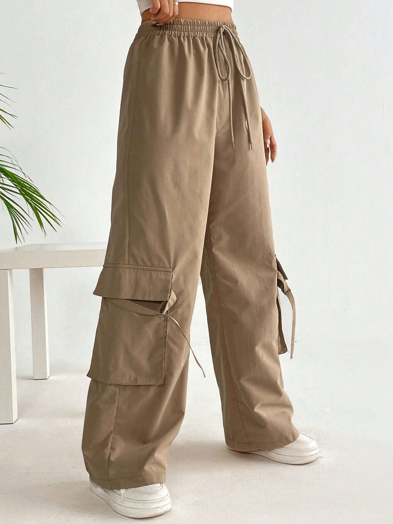 Flap Pocket Drawstring Cargo Pants Style 3 – back view detail