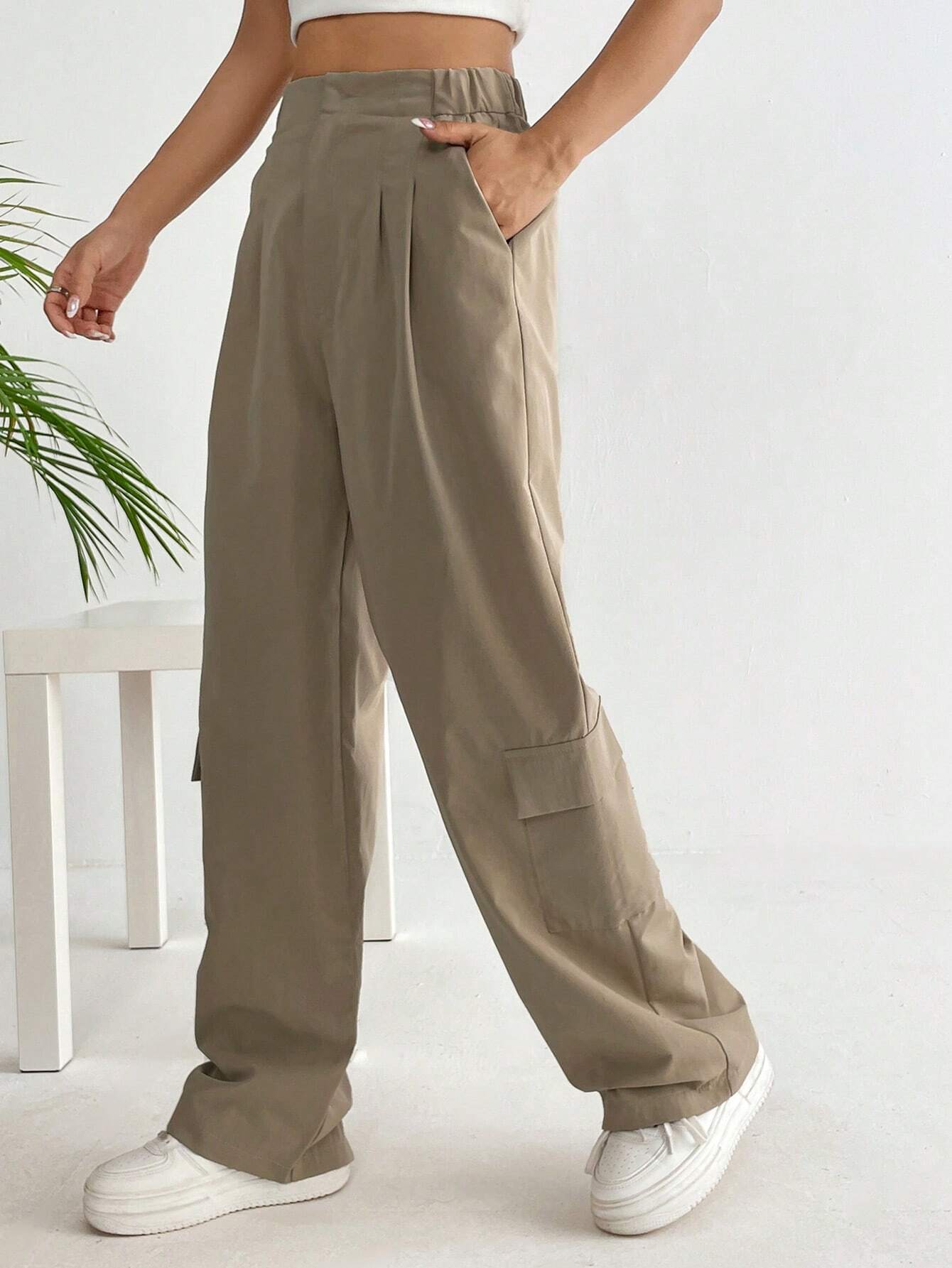 Long Flap Pocket Beige Cargo Pants – pocket detail close-up