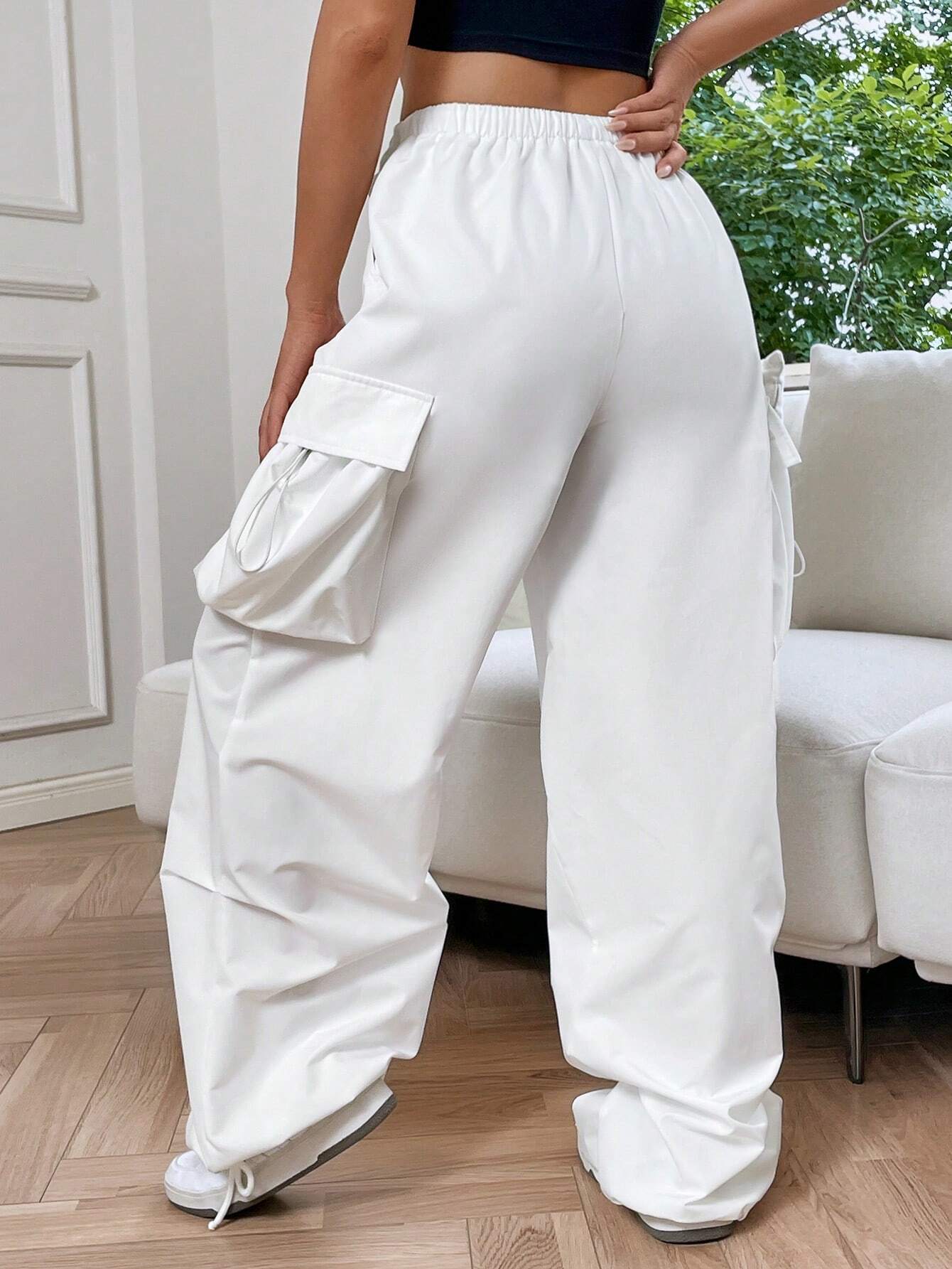 Loose Line Cargo Pants – pocket detail close-up