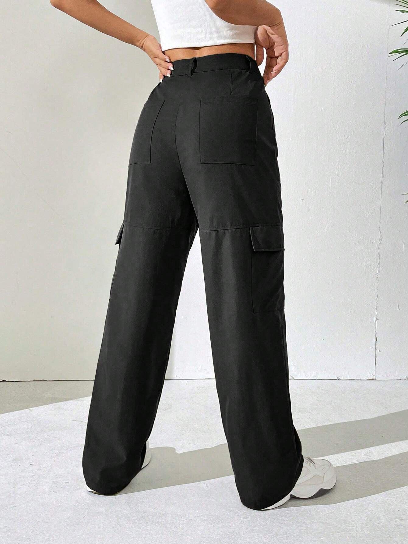 Solid Colored Flap Pocket Cargo Pant – back view detail