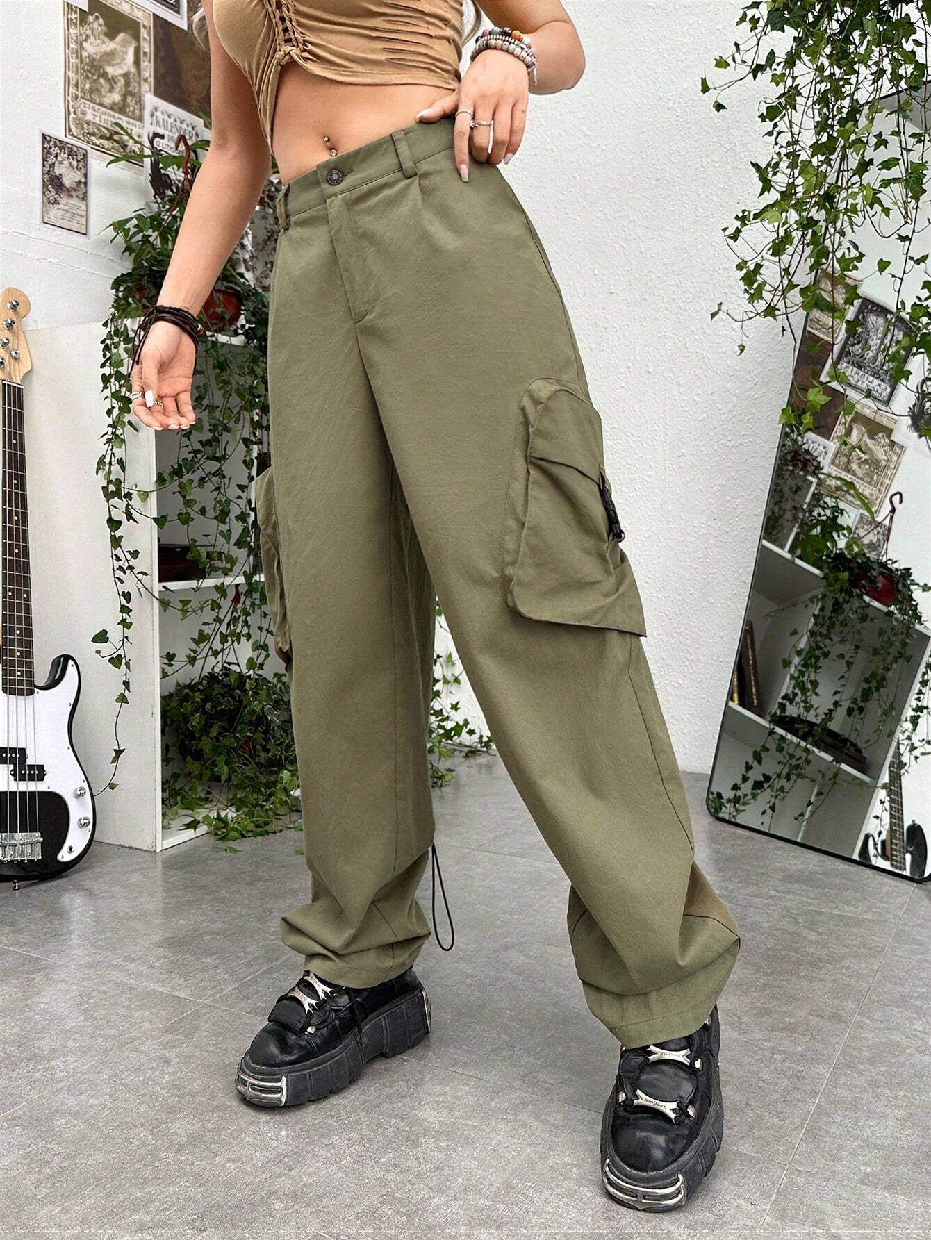 Ruched Back Flap Pocket Side Cargo Pants – full length outfit view