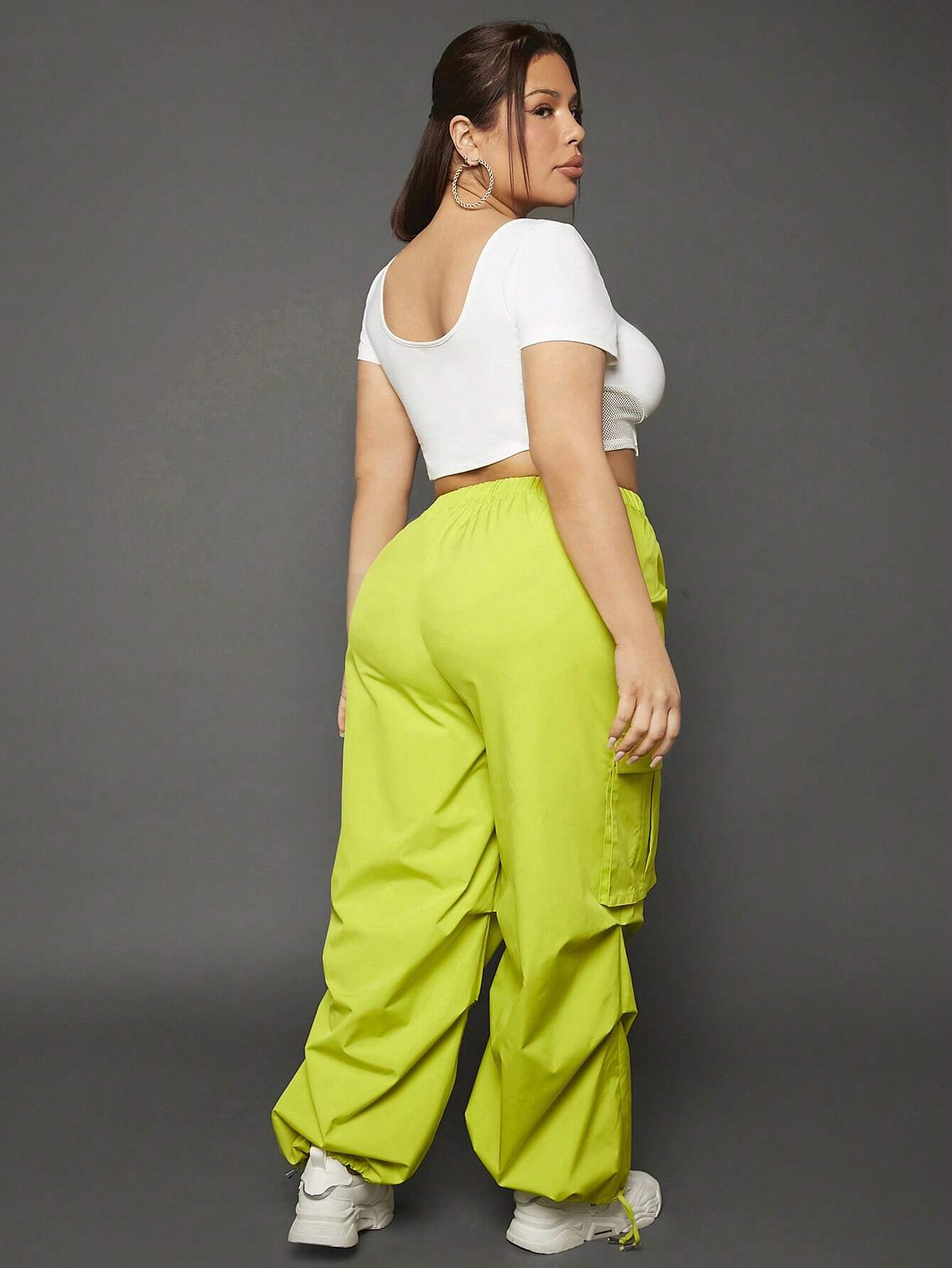 Crop Tee And Drawstring Waist Cargo Pants – waistband detail
