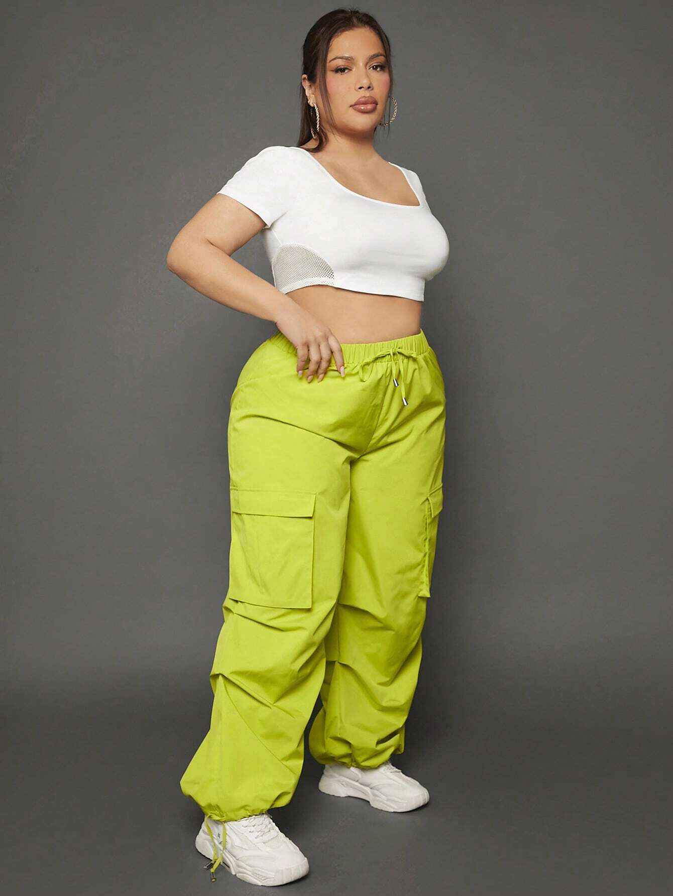 Crop Tee And Drawstring Waist Cargo Pants – back view detail