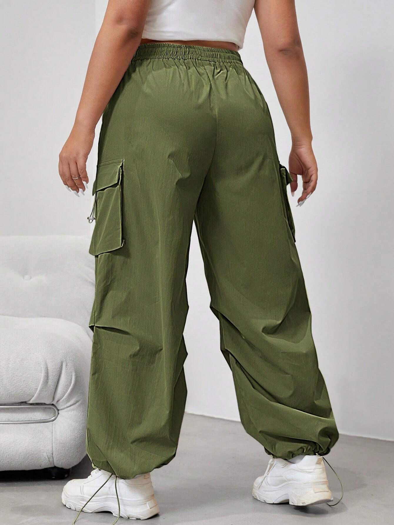 Plain Flap Side Pocket Casual Cargo Pants in Green – side profile view