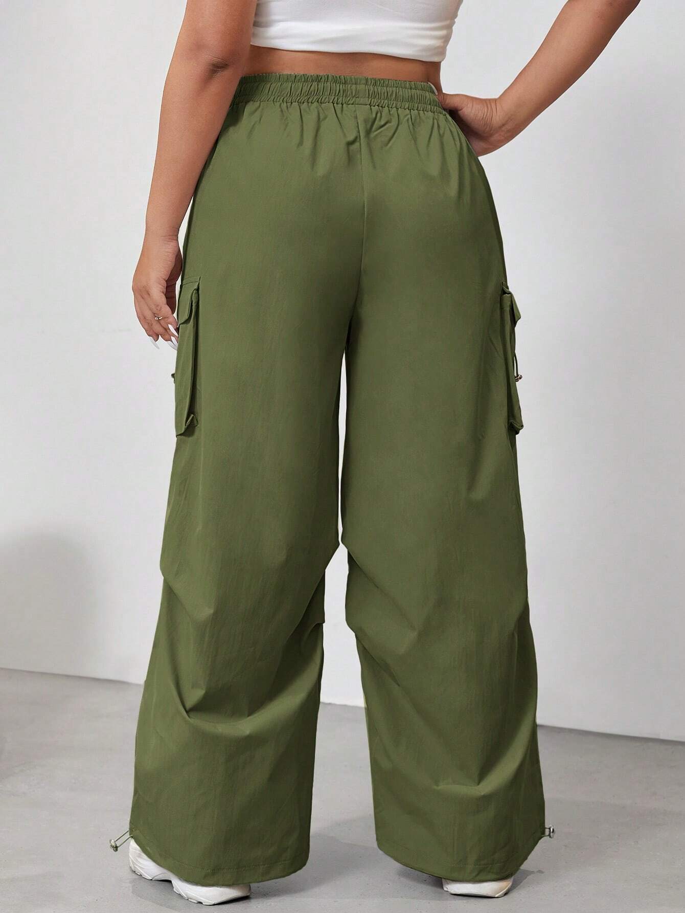 Plain Flap Side Pocket Casual Cargo Pants in Green – back view detail