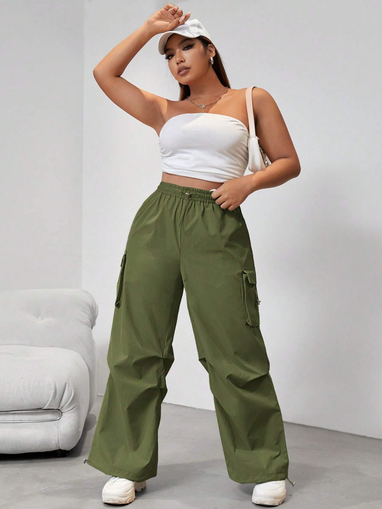 Plain Flap Side Pocket Casual Cargo Pants in Green – waistband detail