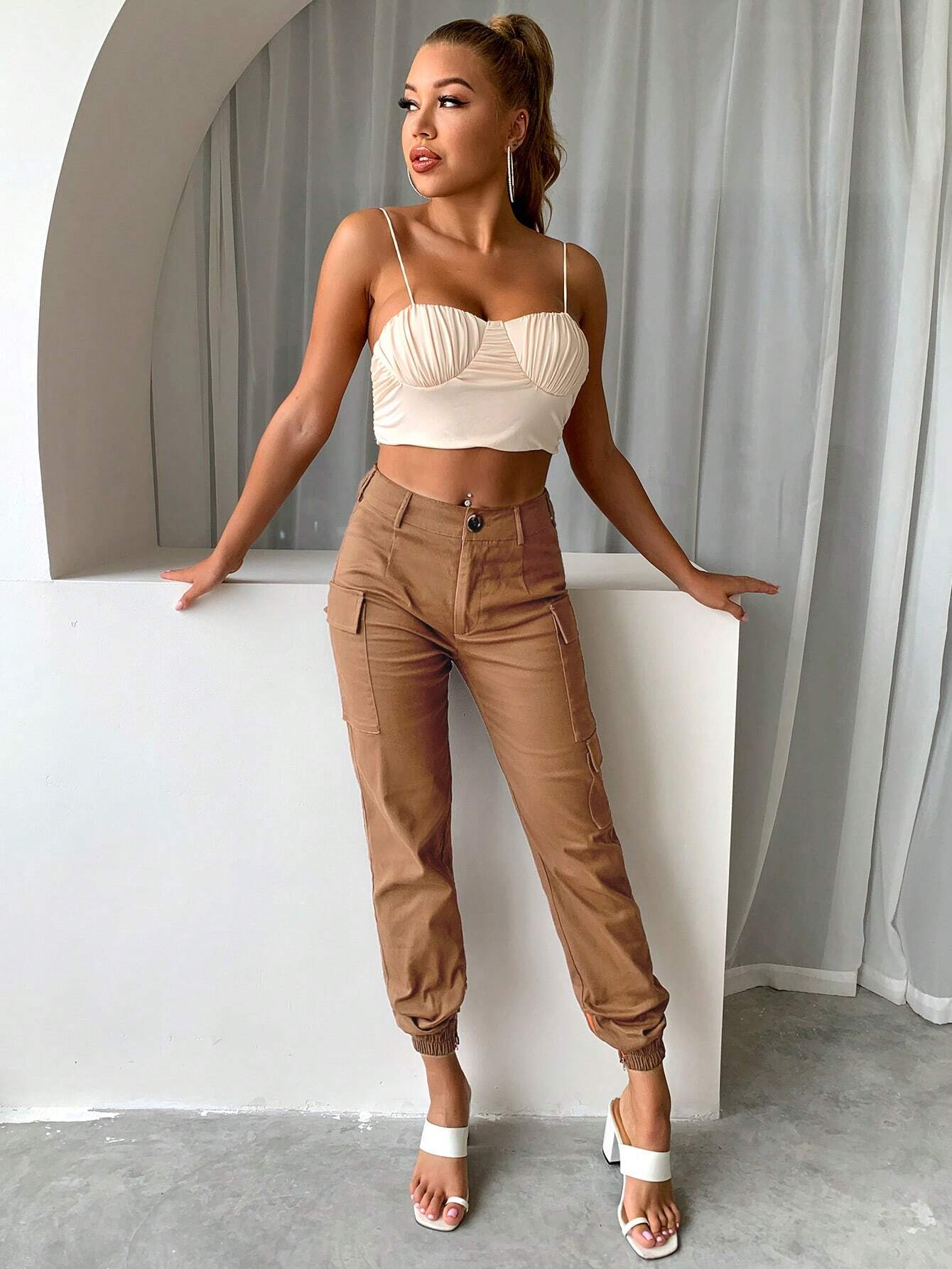 Solid Flap Pocket Cargo Pant – back view detail