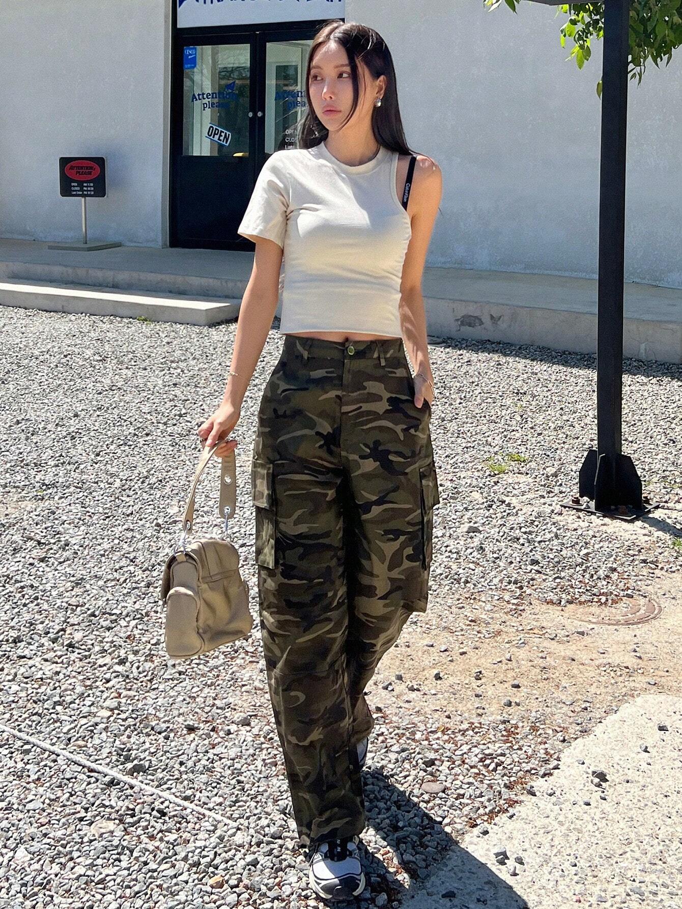Camo Print Cargo Pant – waistband detail