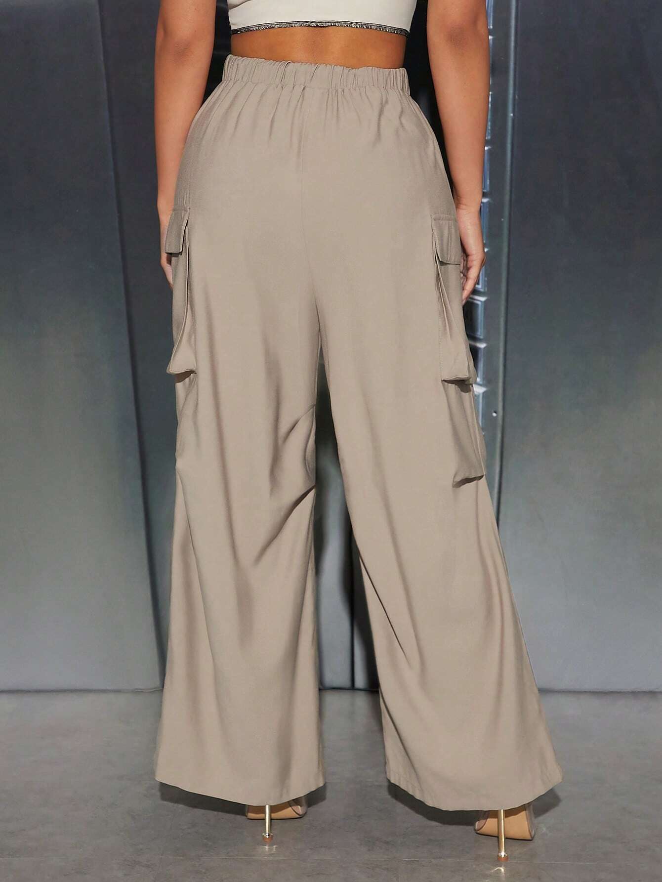 Elastic Waist Loose Fit Pocket Pants – back view detail