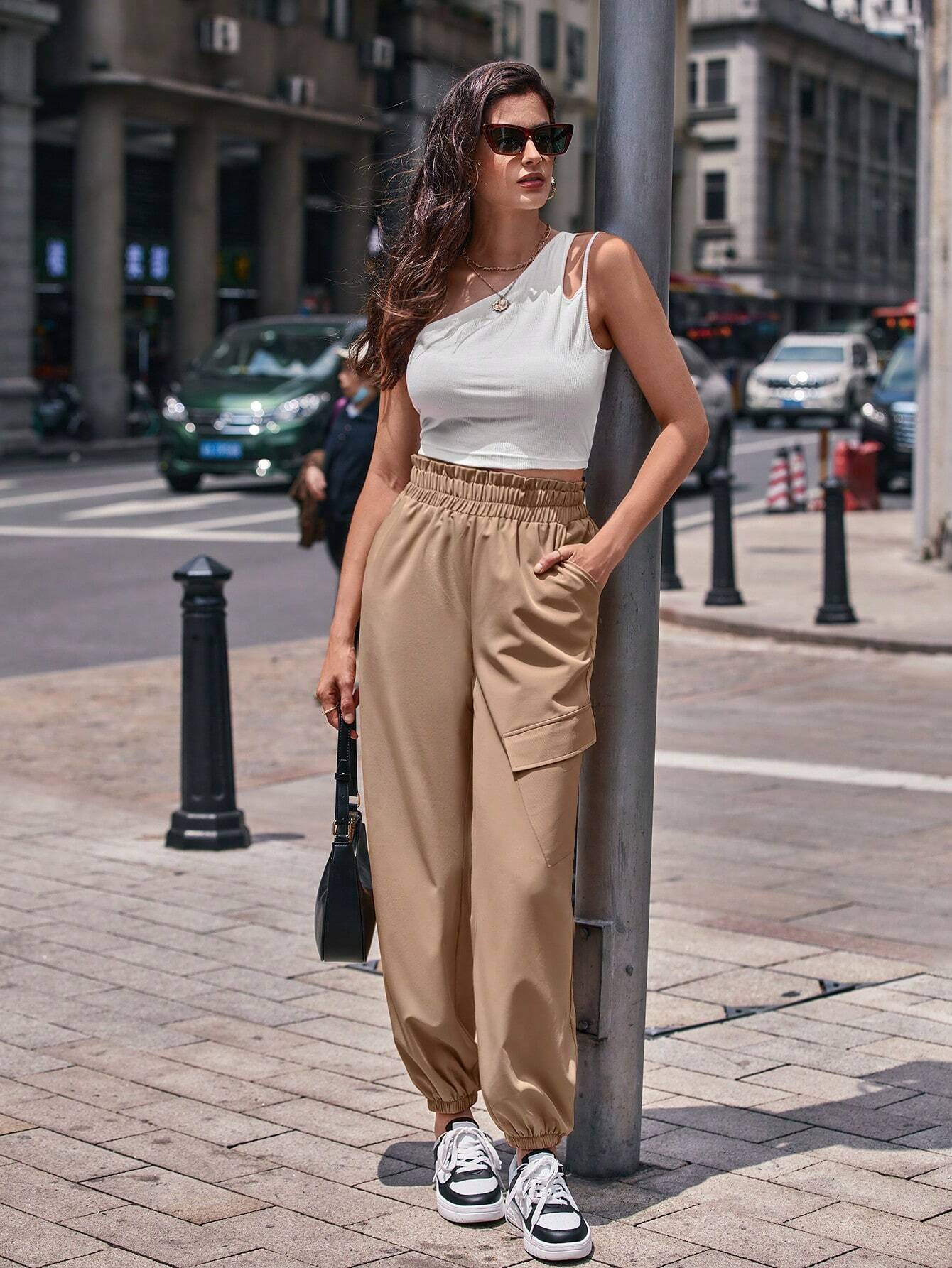 Paperboy Waist Flap Pocket Cargo Pants – side profile view