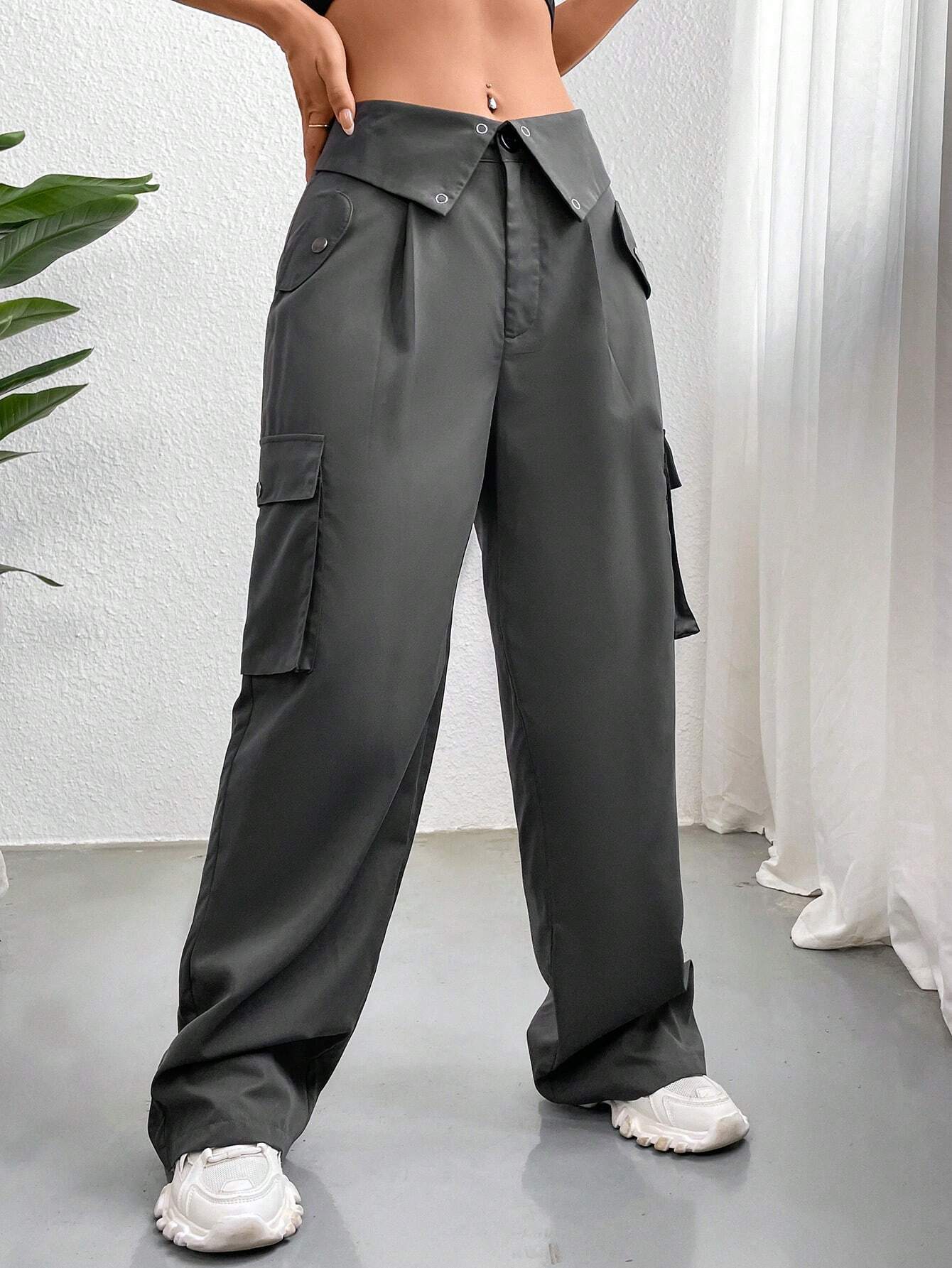 Versatile Cargo Pants With Side Flap Pockets Style 1 – pocket detail close-up