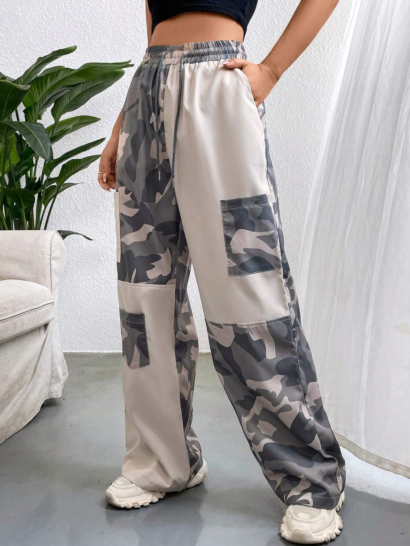 Versatile Camo Print Cargo Pants – back view detail