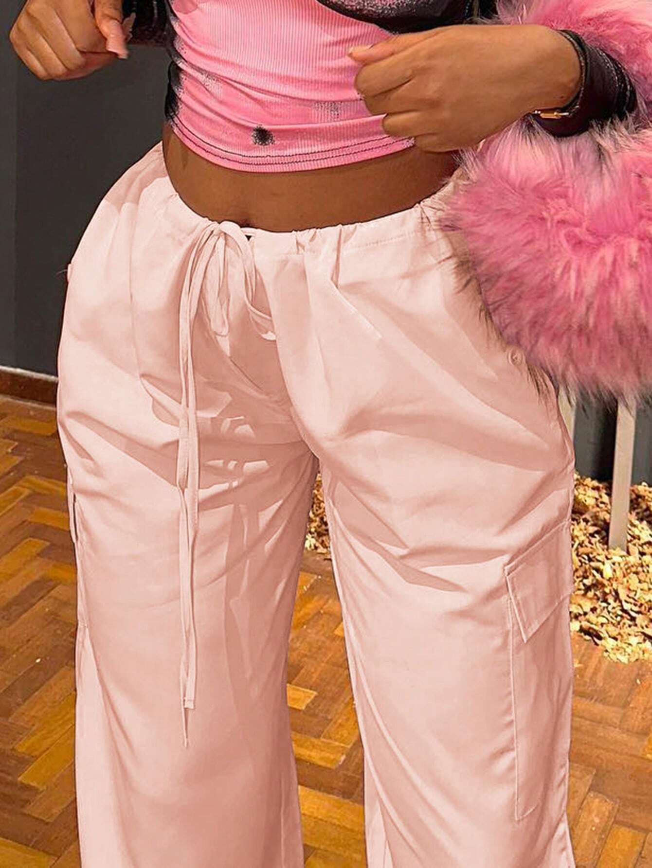 Solid Color Flap Pocket Side Drawstring Waist Cargo Pants – pocket detail close-up