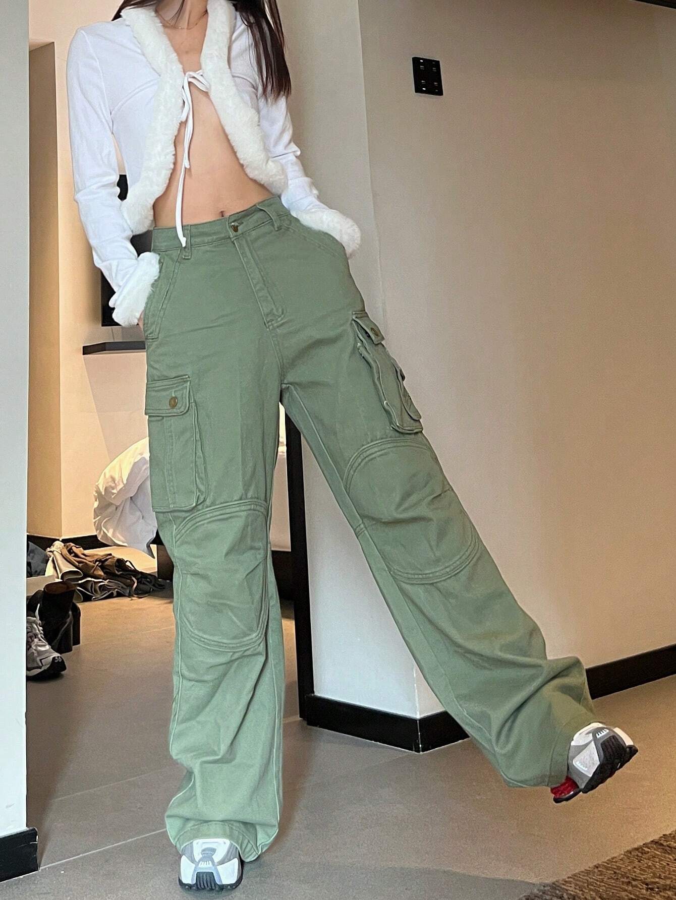 Flap Pocket Side Cargo Pants – back view detail