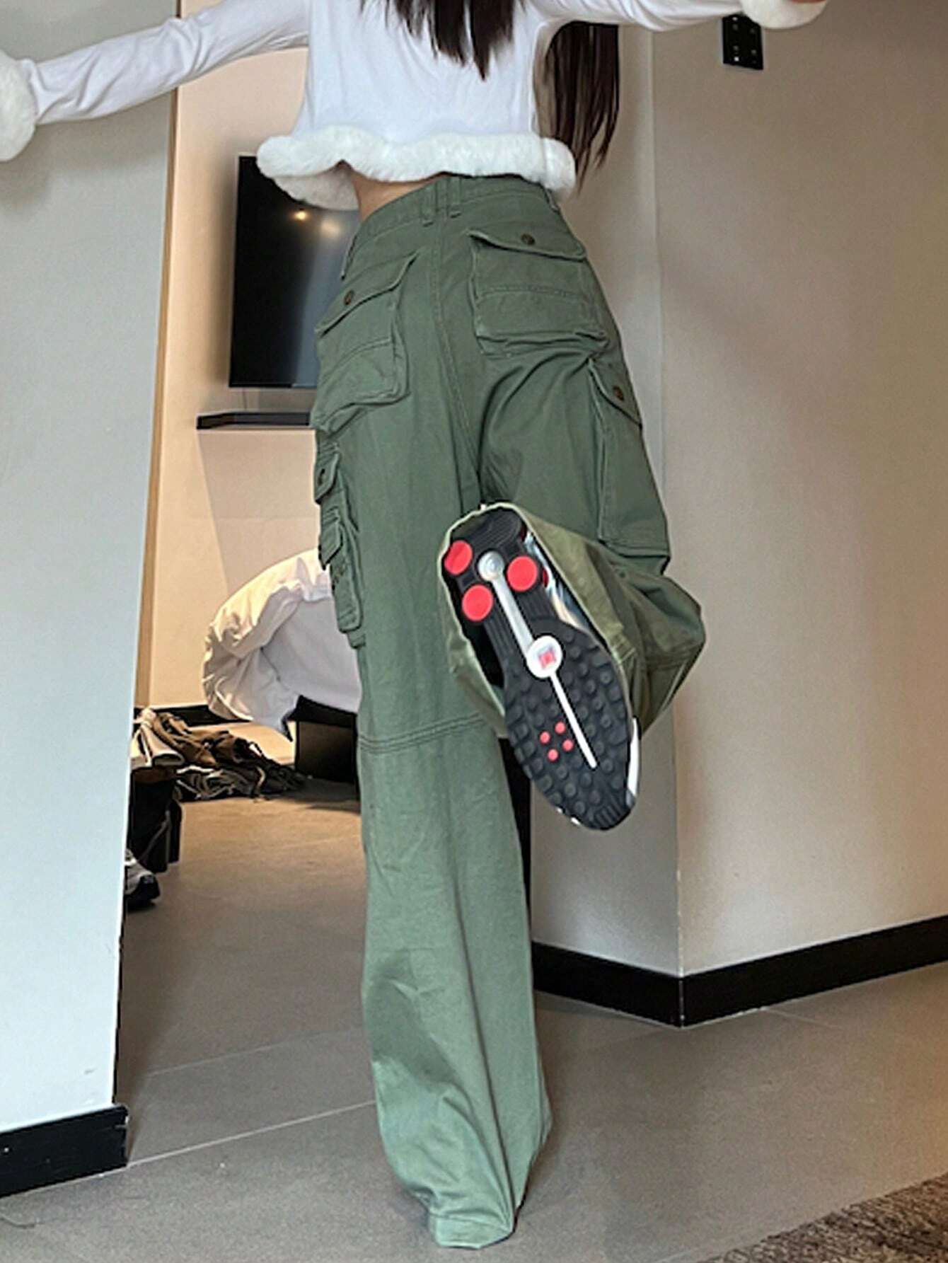 Flap Pocket Side Cargo Pants – waistband detail