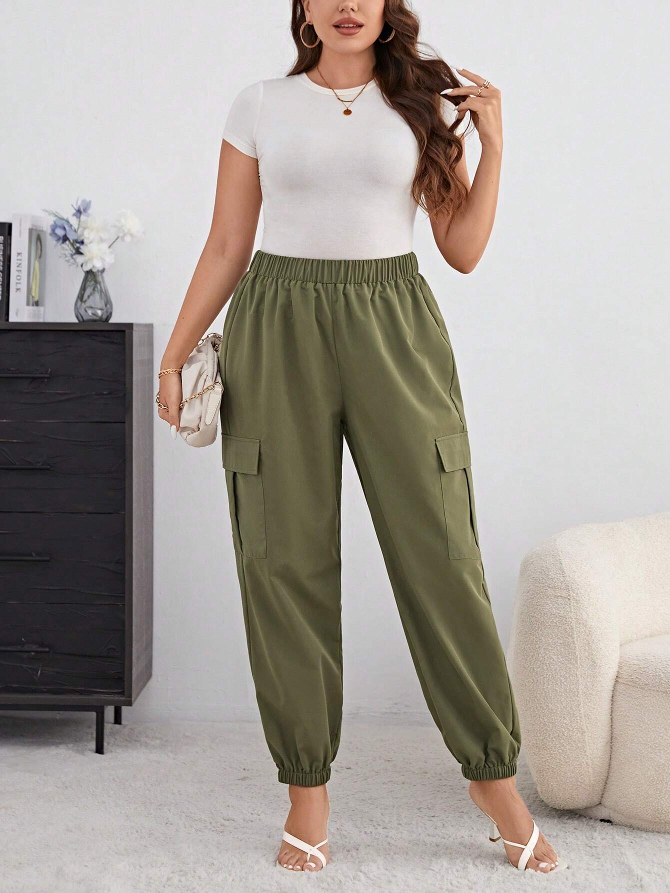 Plain Flap Pocket Side Cargo Pants – side profile view