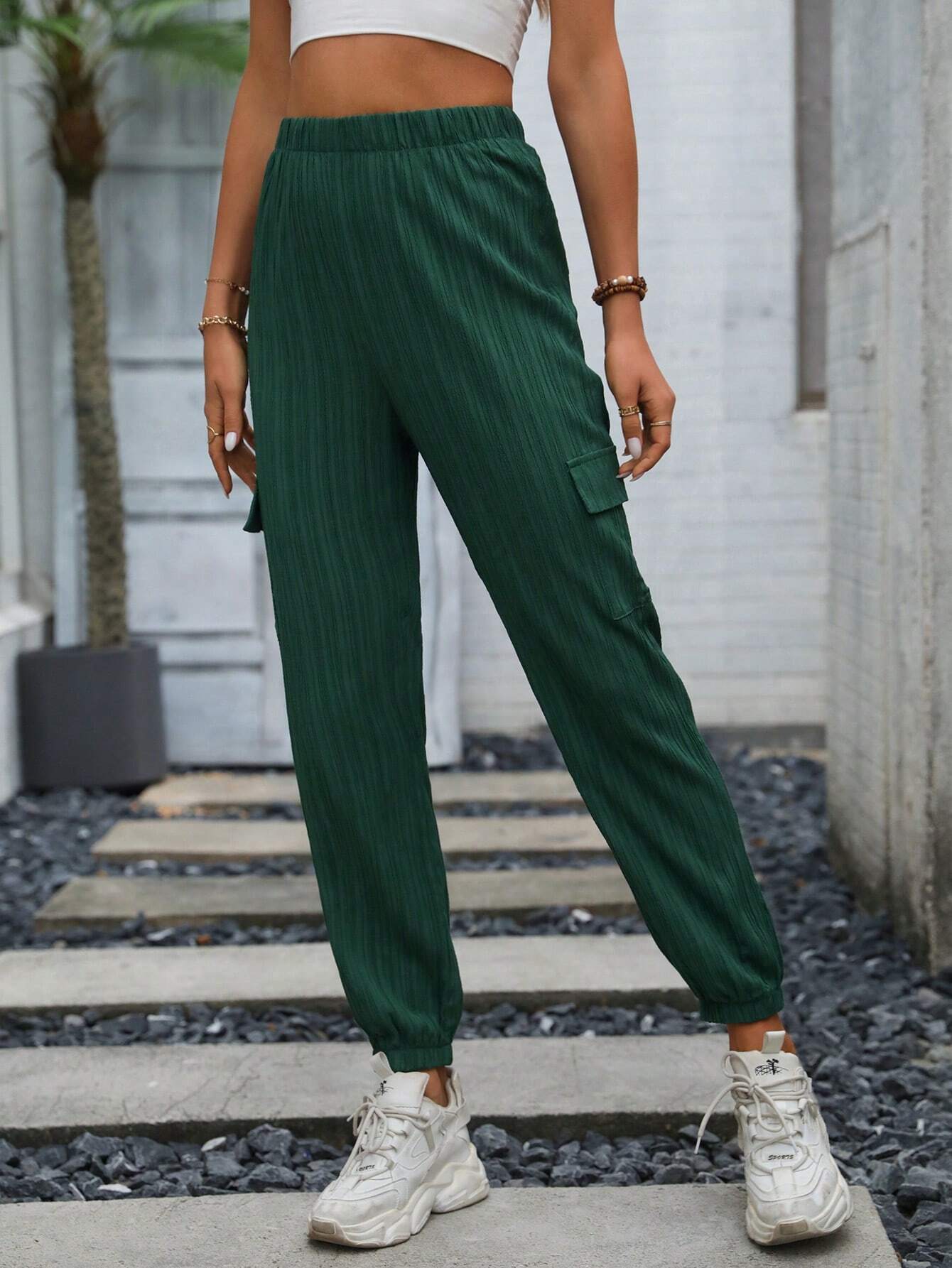Flap Pocket Side Cargo Pants In Solid Color – pocket detail close-up