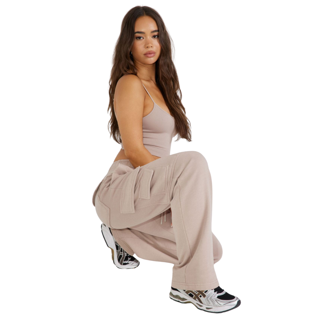Fleece Cargo Sweatpant – lifestyle view 17