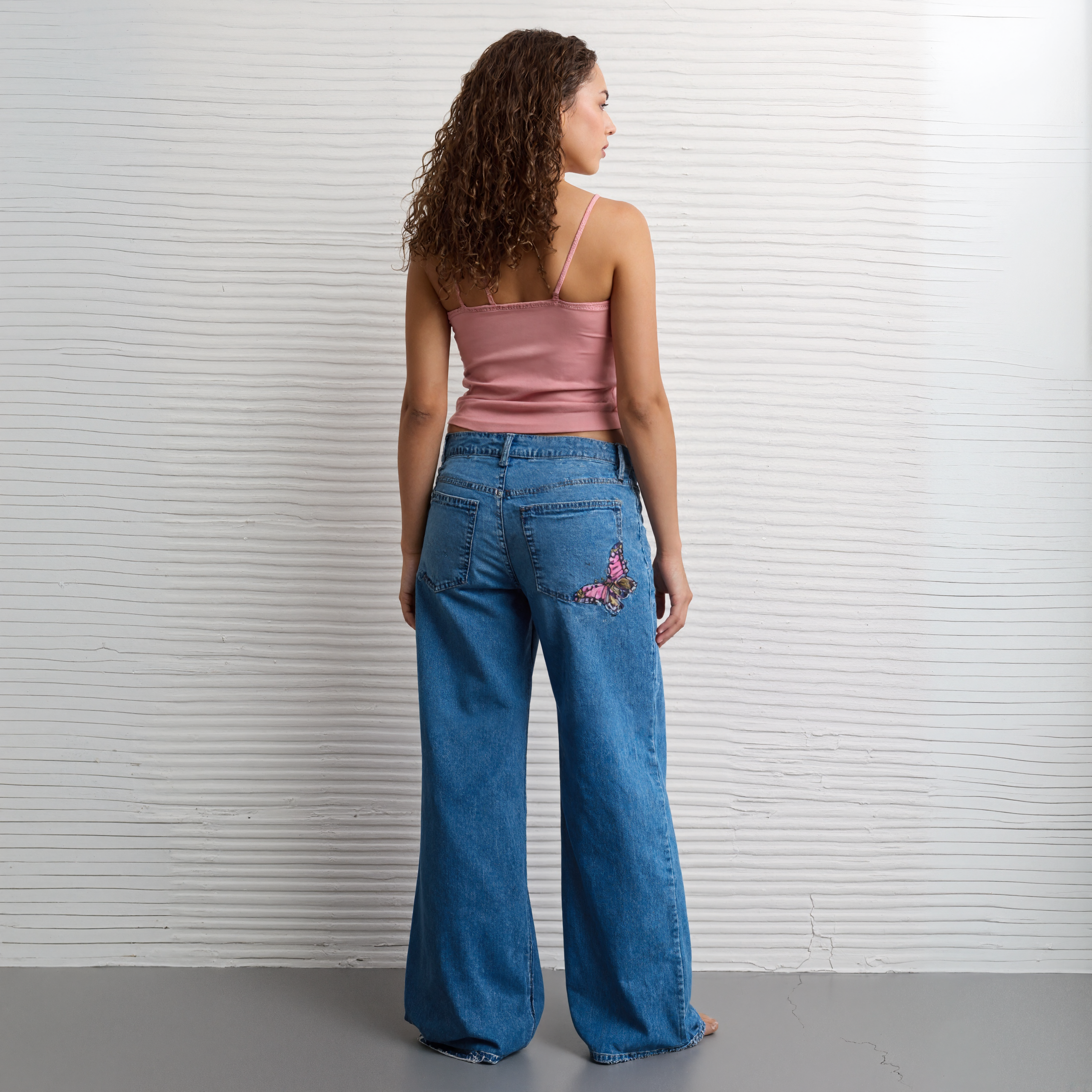 Women Relaxed Fit Wide Leg Jeans with Embroidered DetailWomen Wide Leg Jeans with Embroidered Detail - Image 6