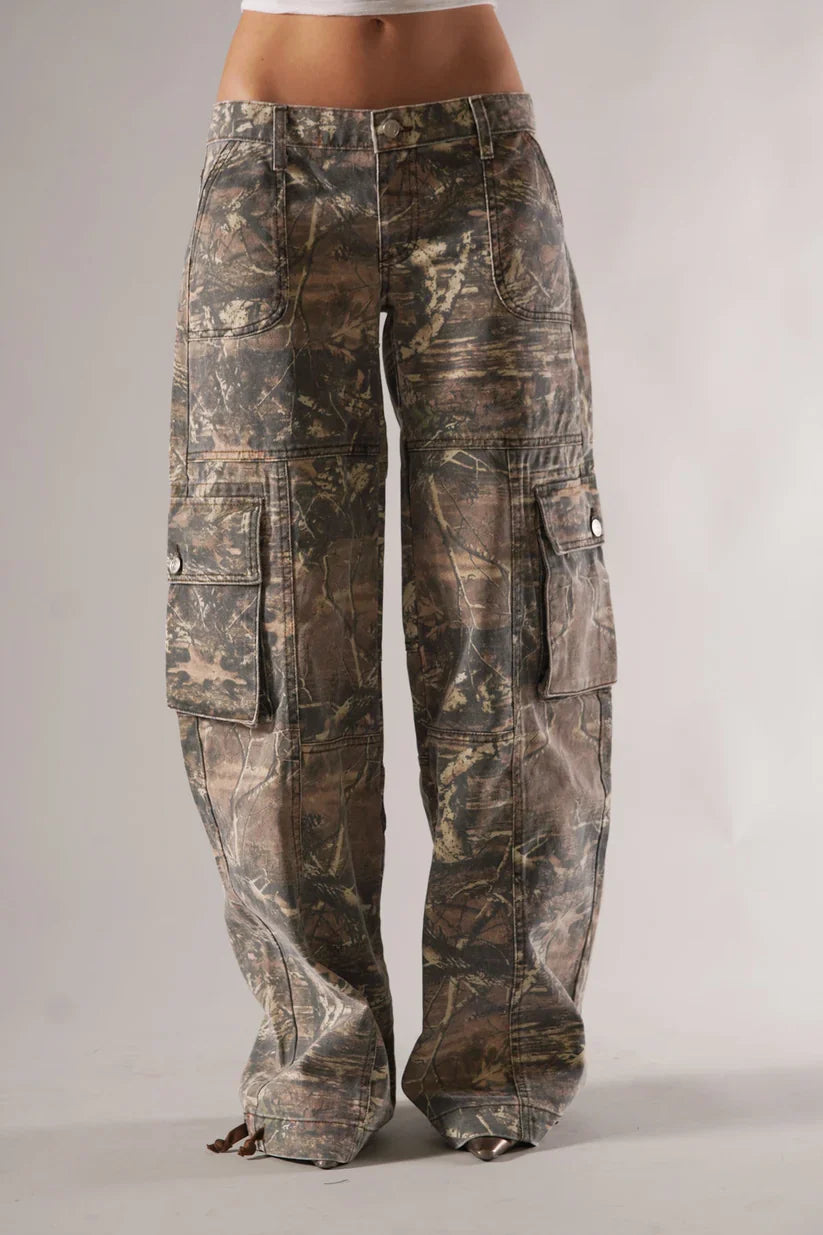 Camo Patterned Cargo Pants – waistband detail