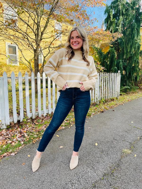 Dark Wash Skinny Jeans For Everyday Wear – back view detail