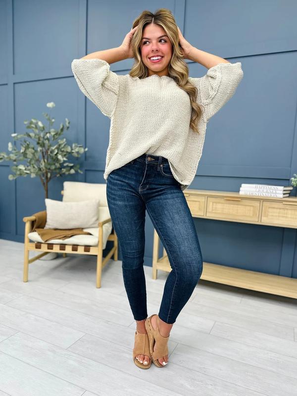 Dark Wash Skinny Jeans For Everyday Wear – full length outfit view