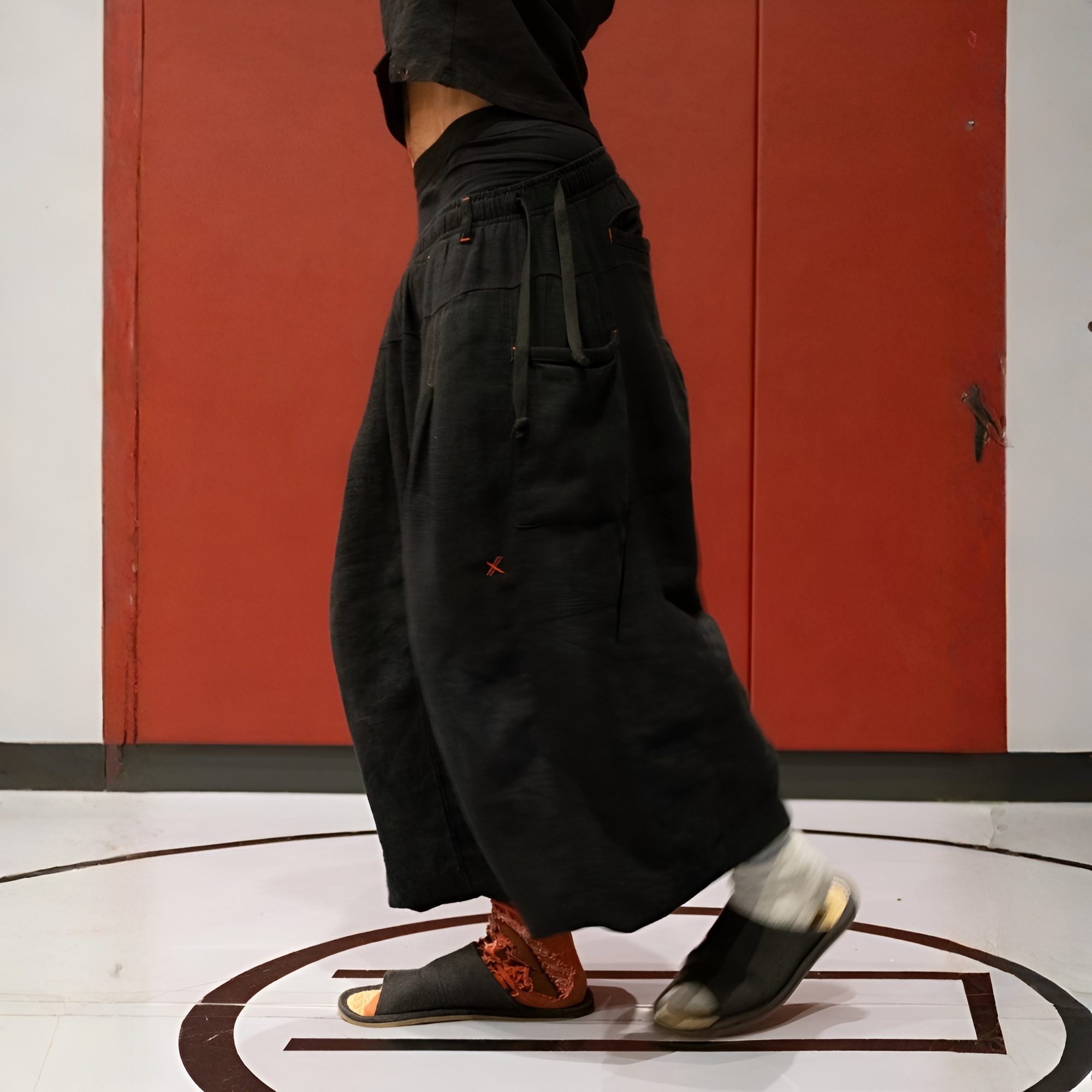 Flax Pleated Wide Pants With Drawstrings – pocket detail close-up