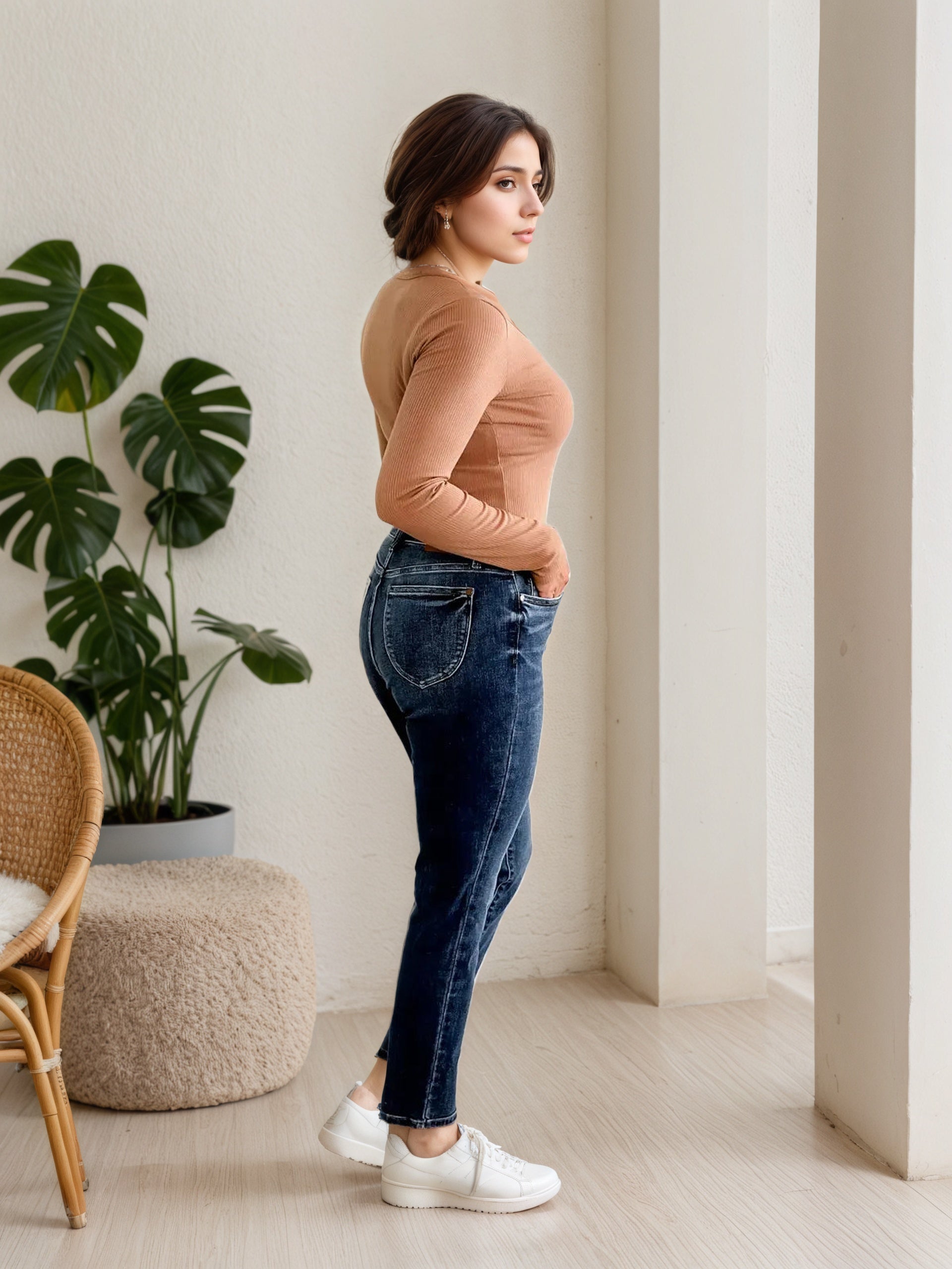 High Rise Shaping Jeans – pocket detail close-up