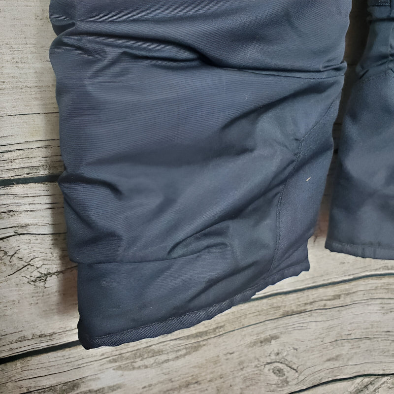 Snow Pants With Zip Pockets – pocket detail close-up