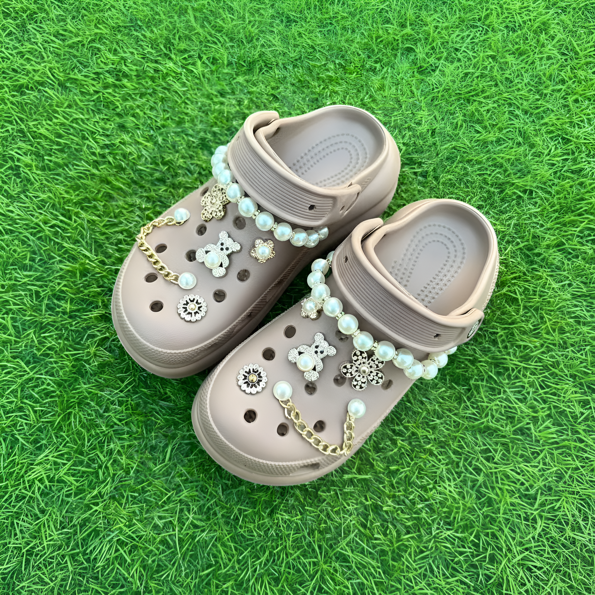 10pcs Cute Bear & Faux Pearl & Rhinestone Design Shoes Decorations, Fashionable Novelty Shoes Decorations For Clogs Design, Dazzling Glamour Trendy Holiday Shoe Accessories for women & girls