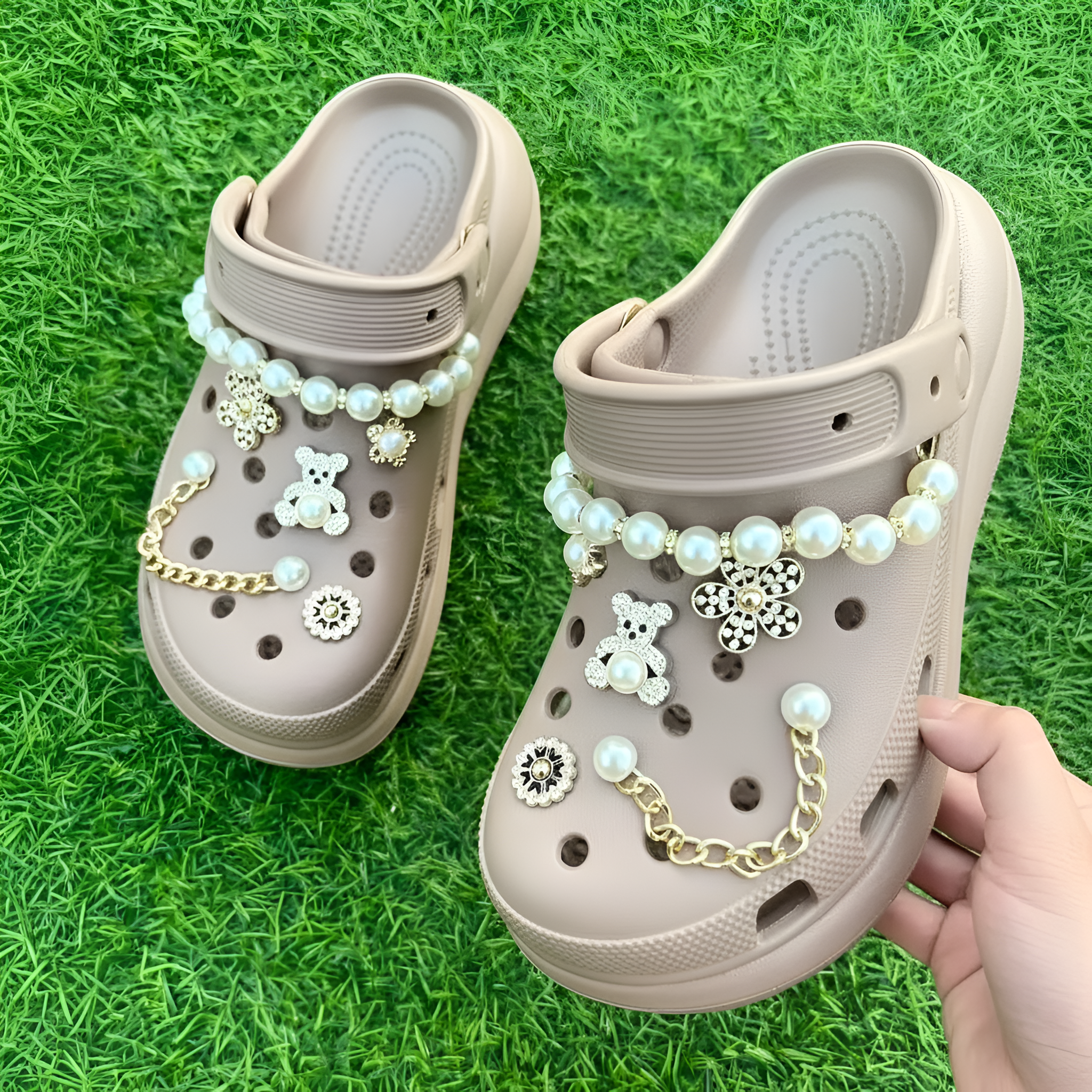 10pcs Cute Bear & Faux Pearl & Rhinestone Design Shoes Decorations, Fashionable Novelty Shoes Decorations For Clogs Design, Dazzling Glamour Trendy Holiday Shoe Accessories for women & girls