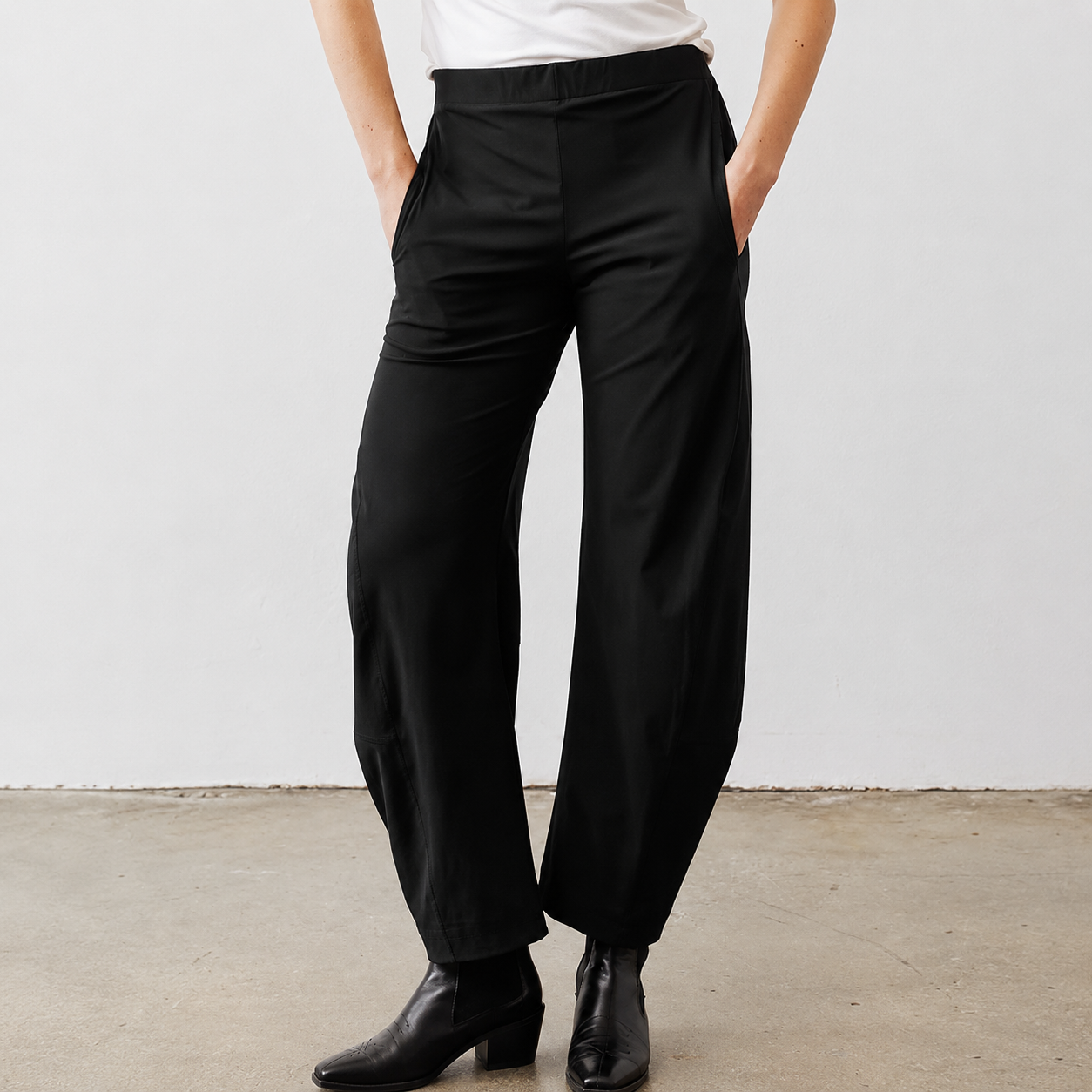 Mid Rise Tapered Pants With Pockets For Women