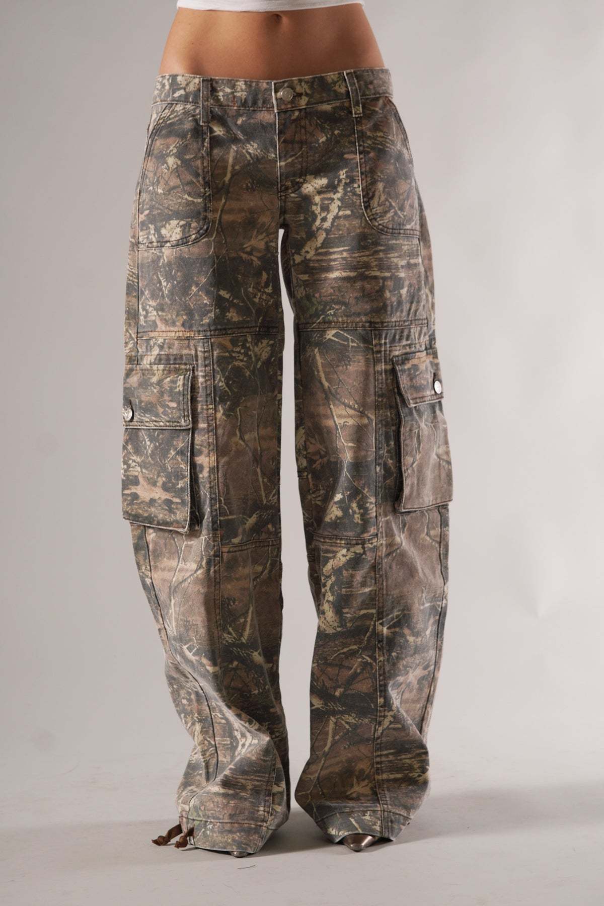 Versatile Camo Cargo Pants-Legletic