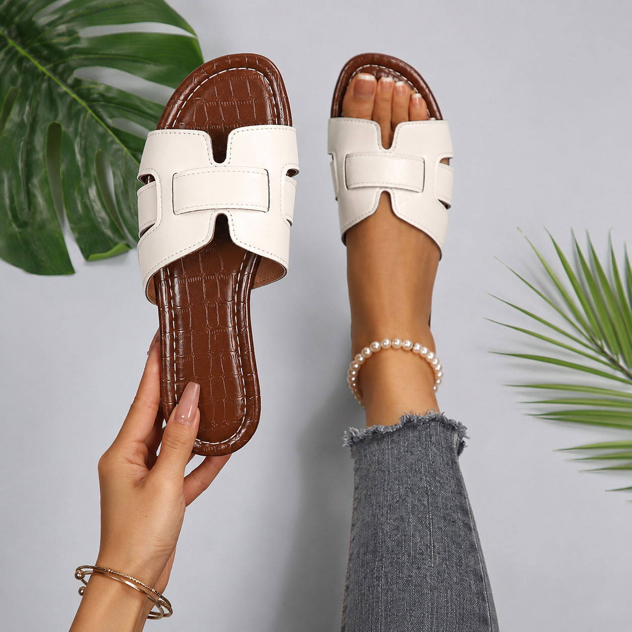 Summer Lightweight Mule Sandals with Slip On Flat Sole for Women