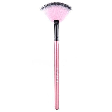 Soft Bristle Fan Brush – Lightweight Precision & Flawless Application-My Makeup Brushset