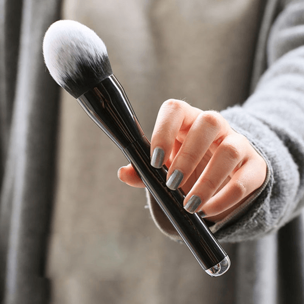 Black Powder Brush – Fluffy and Precise Application-My Makeup Brushset